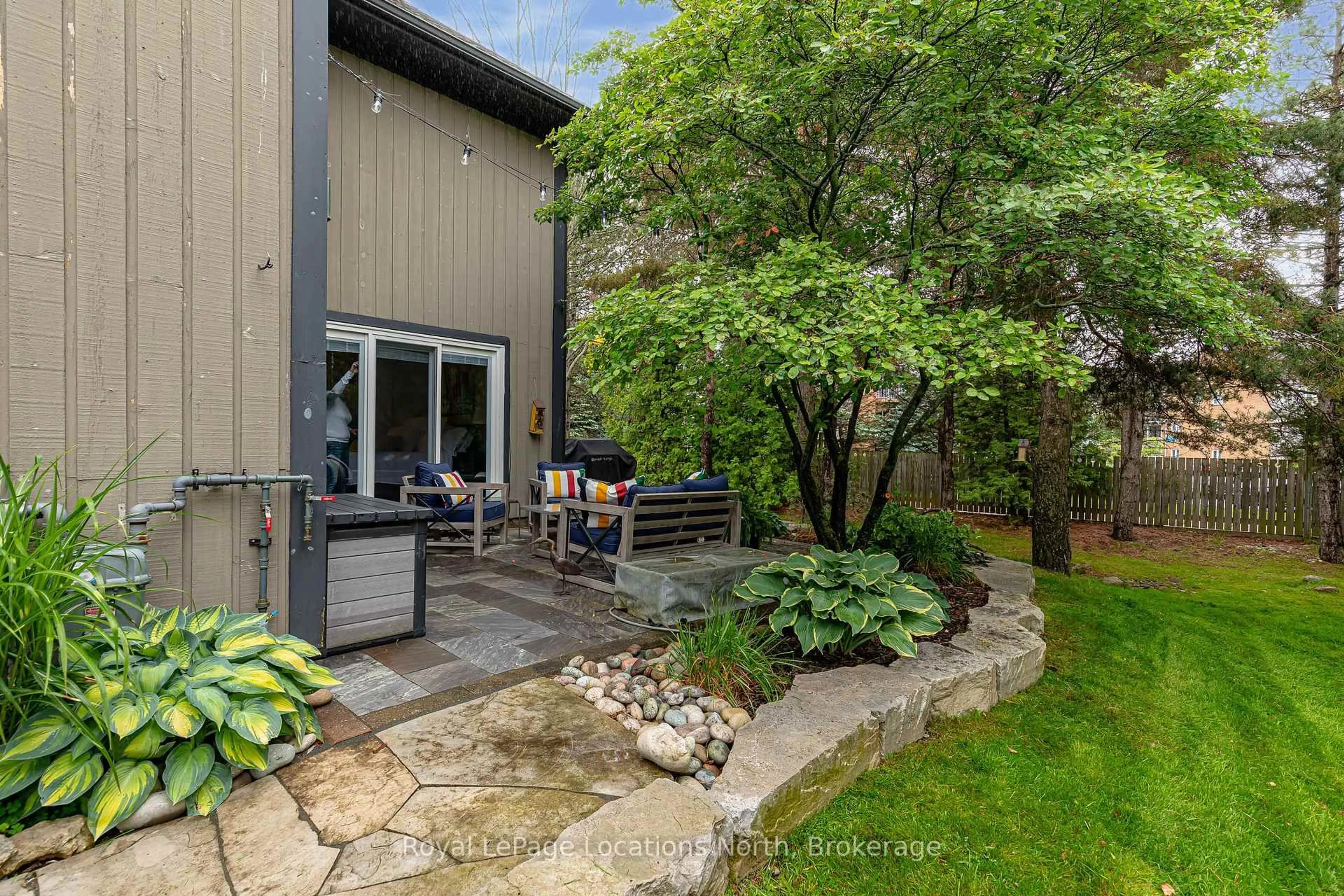 Patio, street for 423 Mariners Way, Collingwood Ontario L9Y 5C7