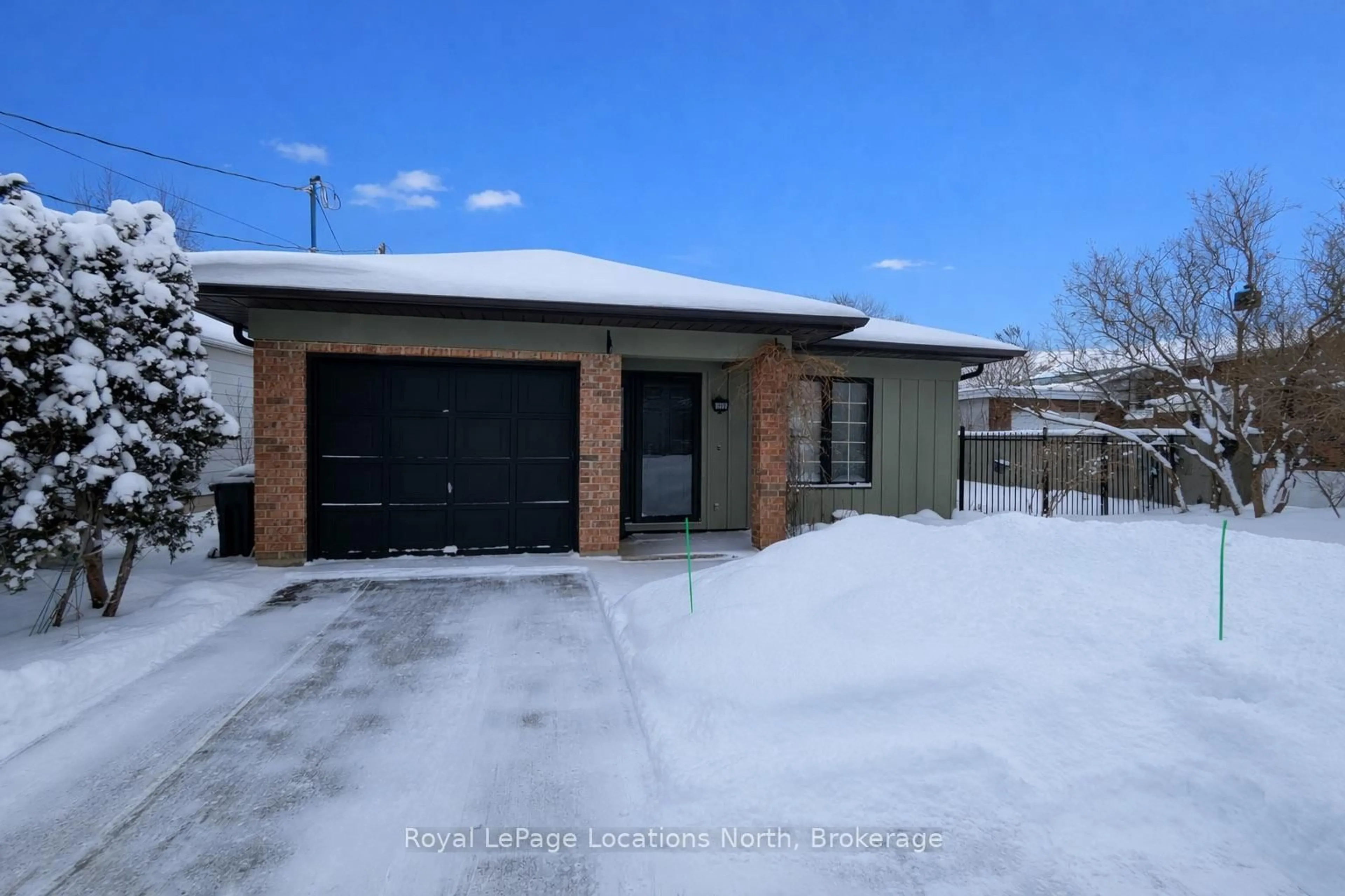 Home with brick exterior material, street for 115 Robinson St, Collingwood Ontario L9Y 3M2