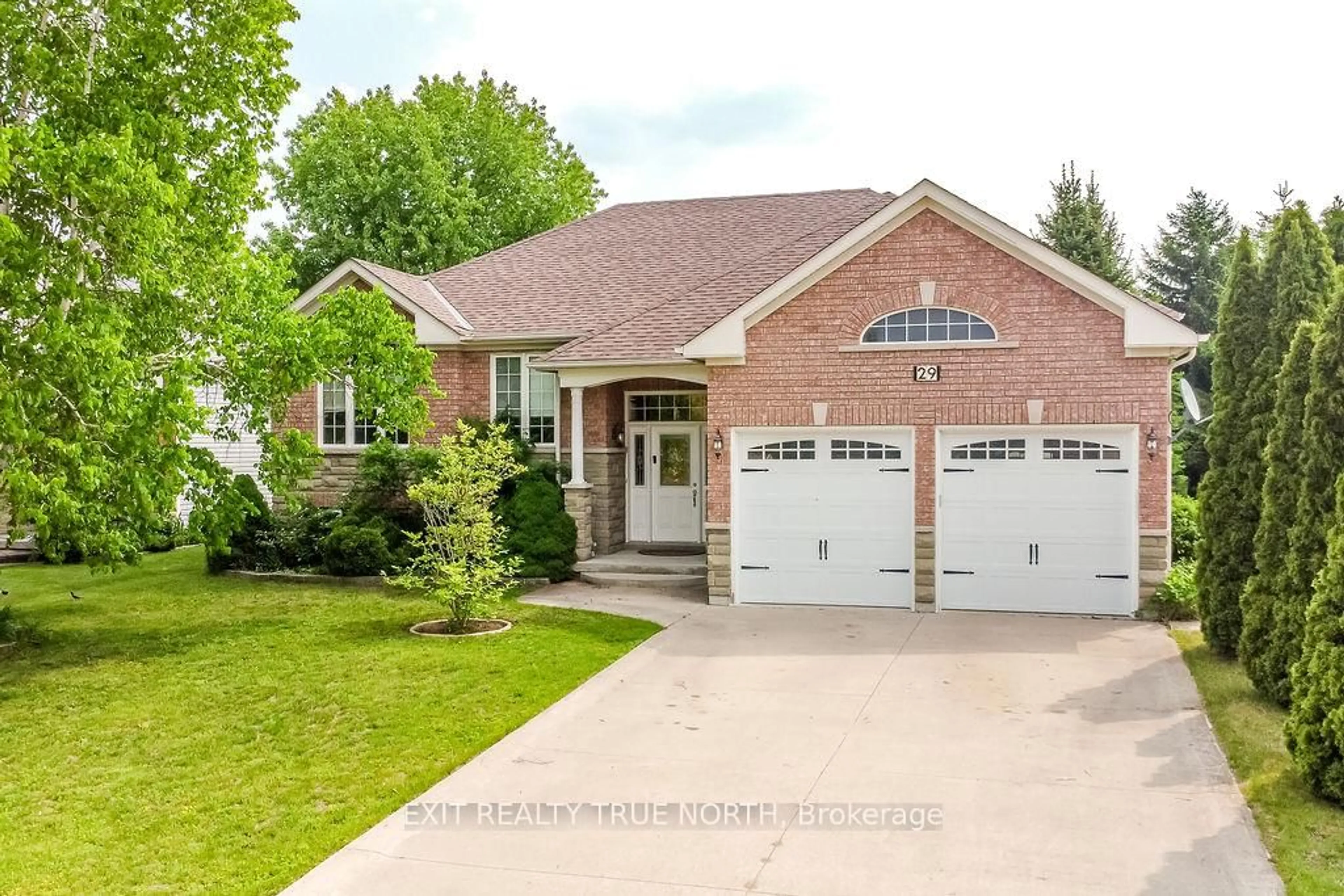 Home with brick exterior material, street for 29 Old Hickory Lane, Wasaga Beach Ontario L9Z 3B1