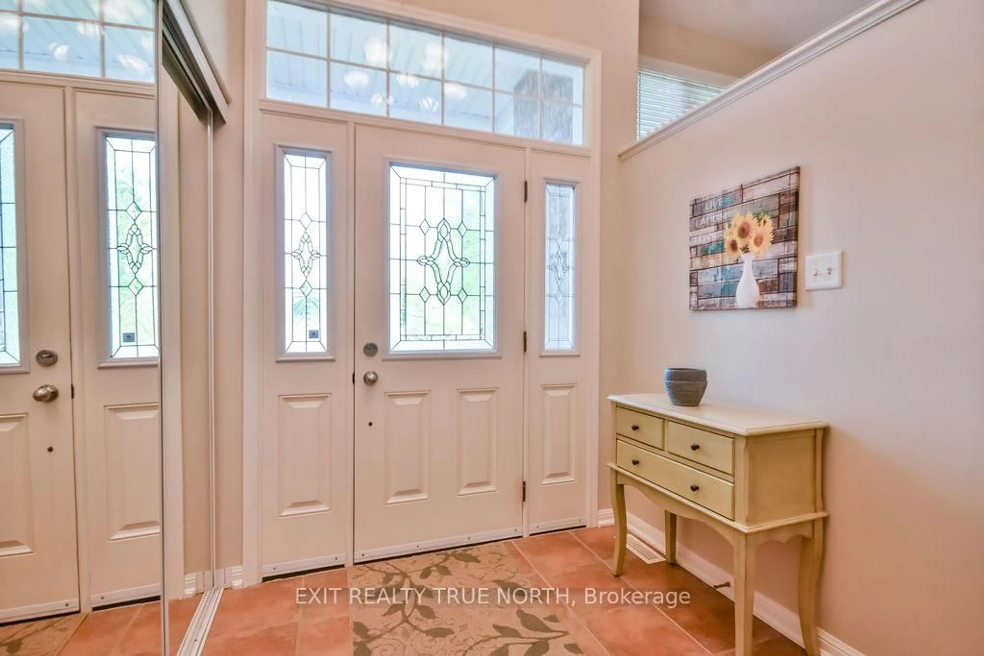 Indoor entryway for 29 Old Hickory Lane, Wasaga Beach Ontario L9Z 3B1