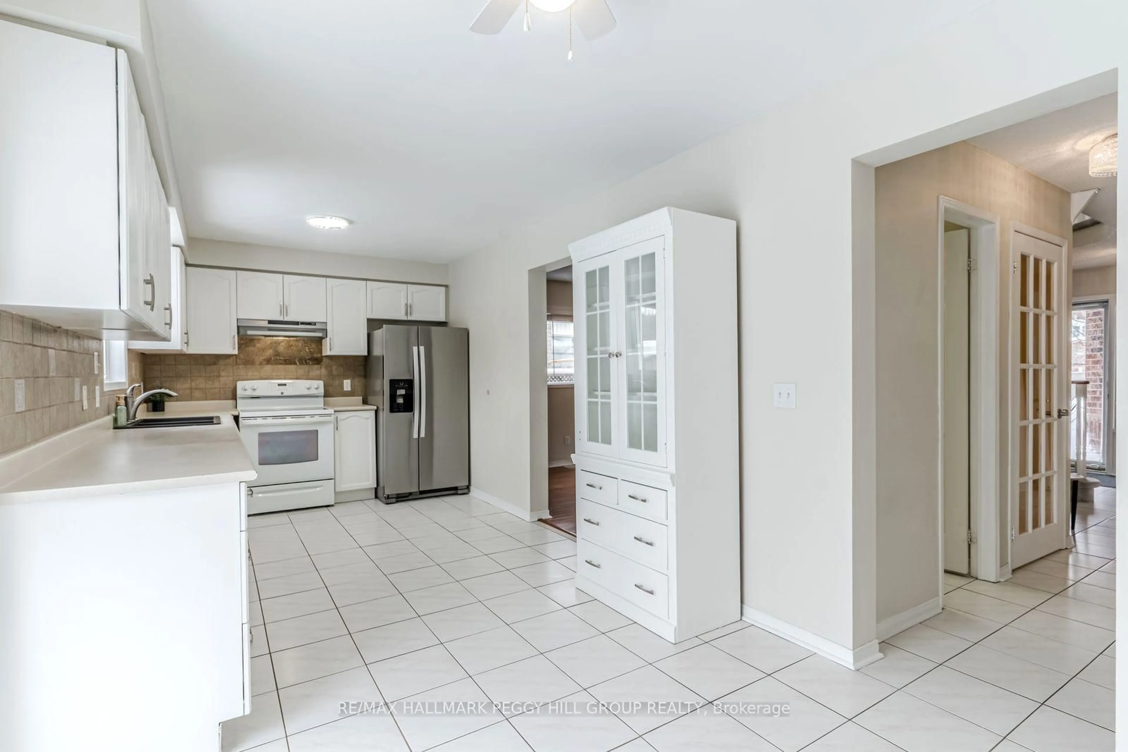 Standard kitchen, ceramic/tile floor for 79 Girdwood Dr, Barrie Ontario L4N 8R1