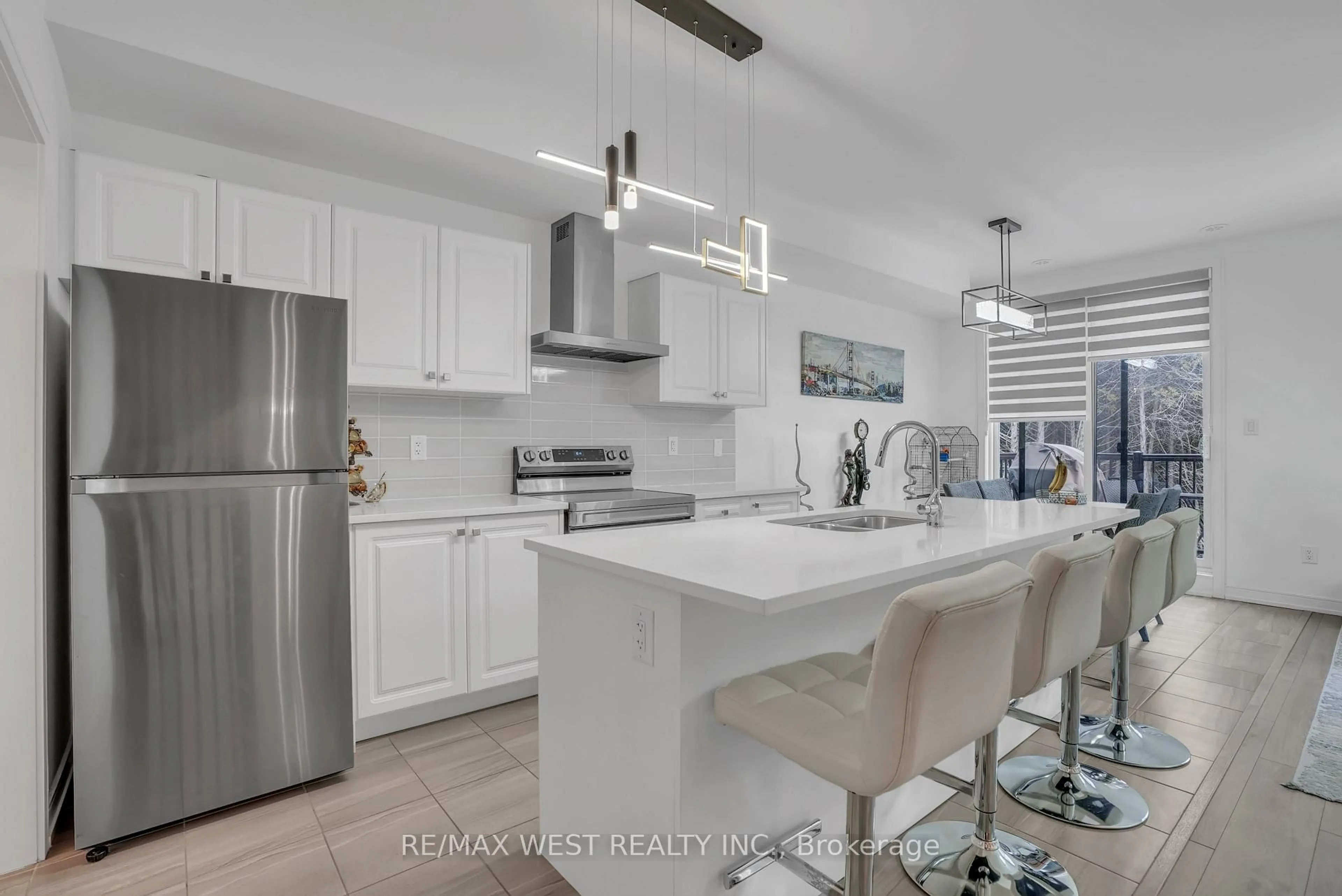 Open concept kitchen, ceramic/tile floor for 118 Blue Forest Cres, Barrie Ontario L9J 0N7