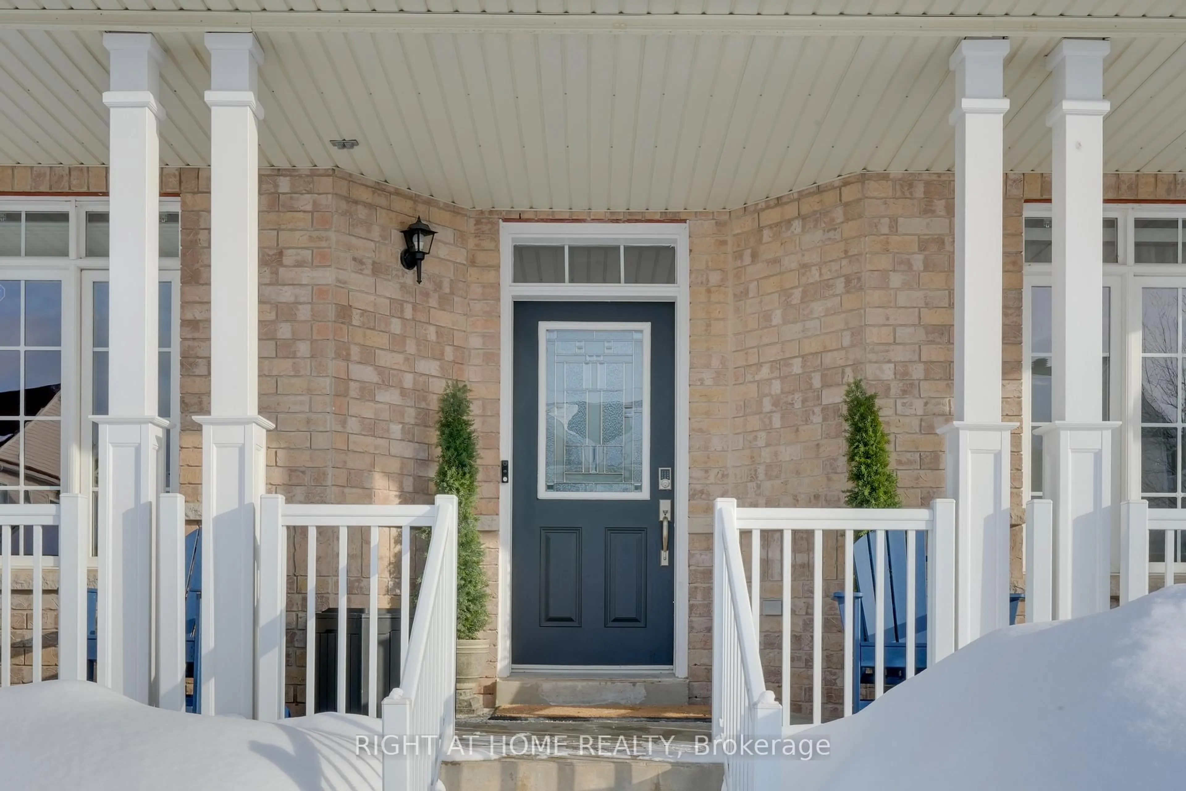 Indoor entryway for 31 The Queensway, Barrie Ontario L4M 7H5