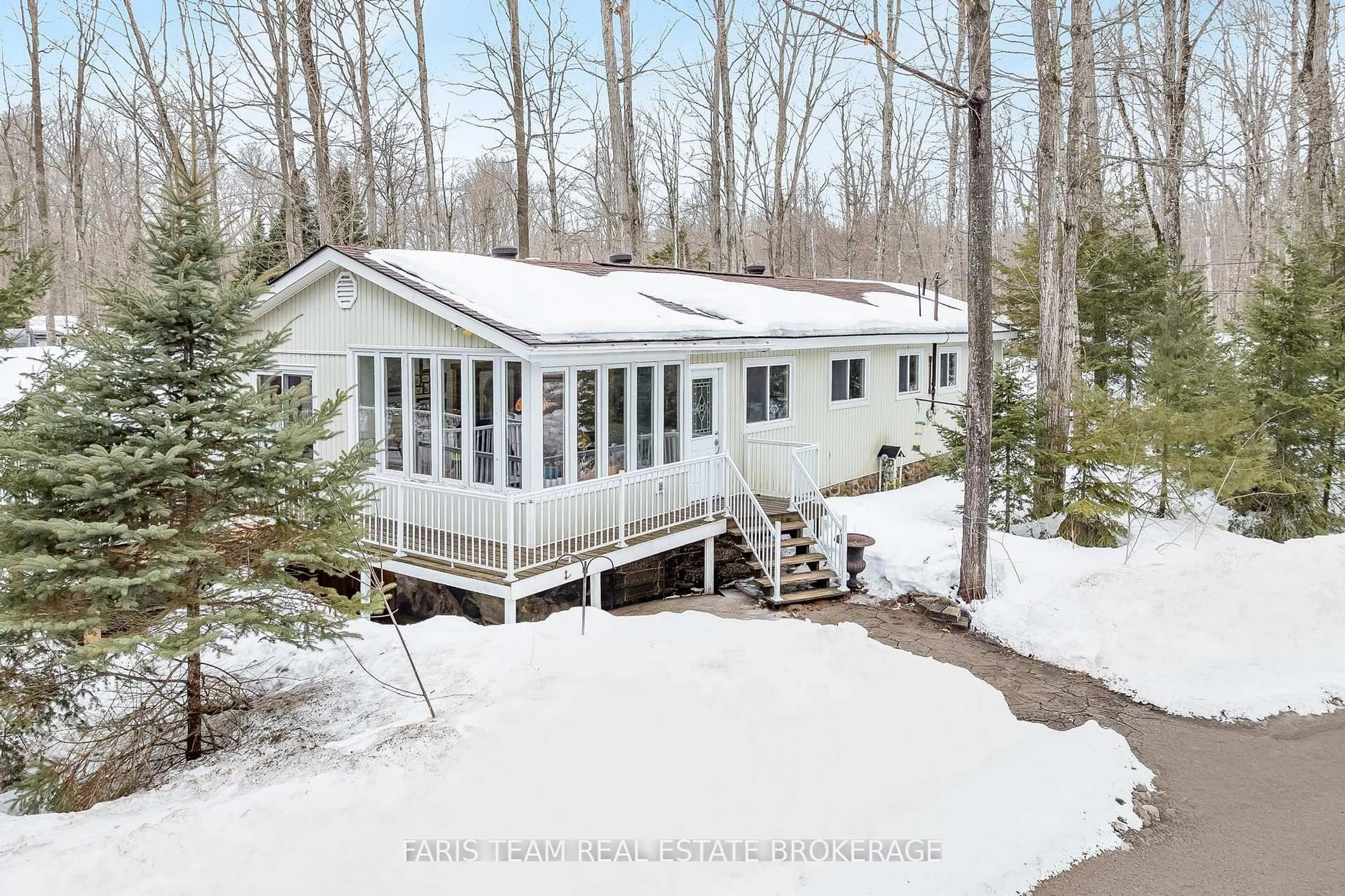 A pic from outside/outdoor area/front of a property/back of a property/a pic from drone, water/lake/river/ocean view for 2 Souvenir Ave, Tiny Ontario L9M 0H5