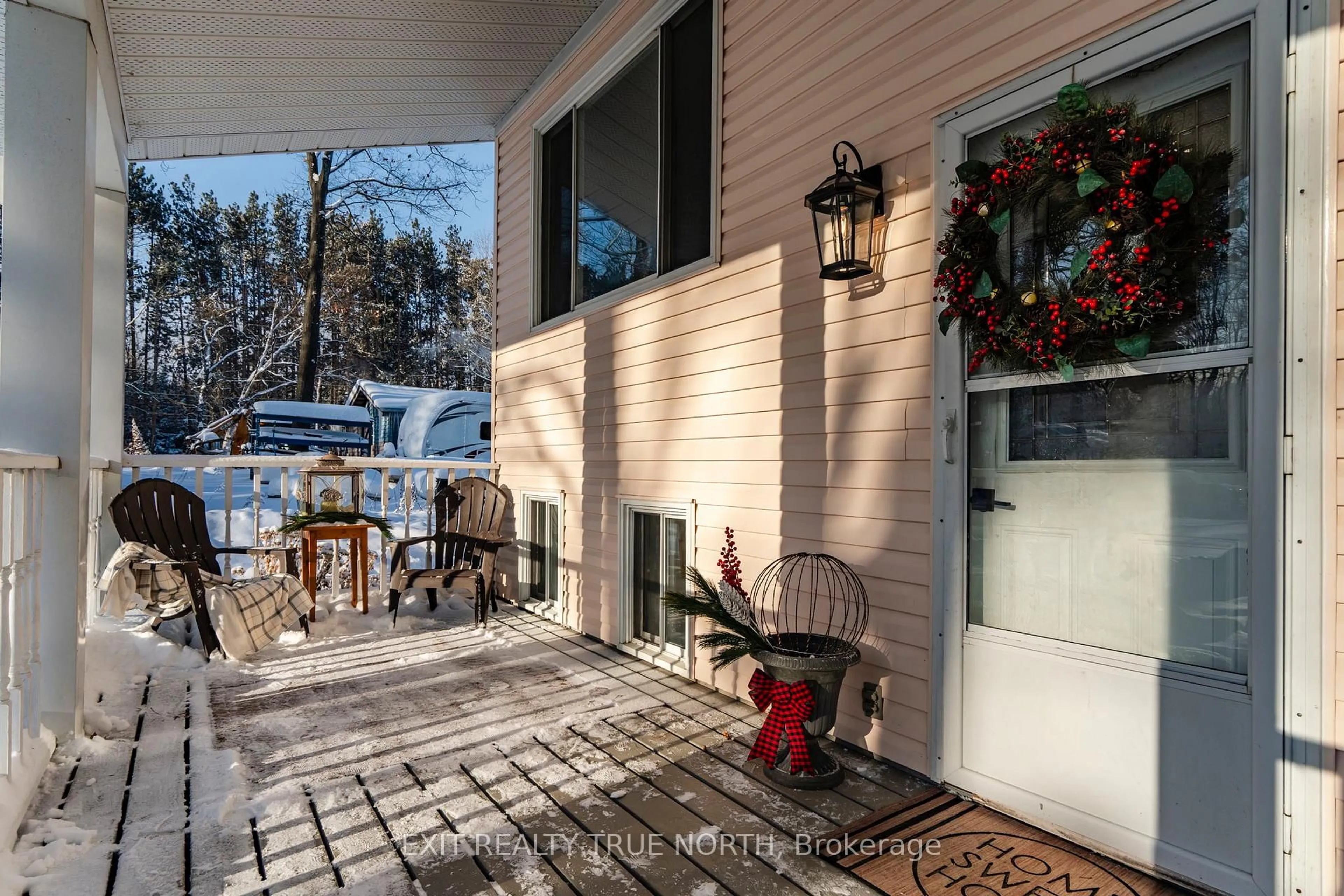 Patio, street for 8 Robin Crt, Tiny Ontario L9M 0B9