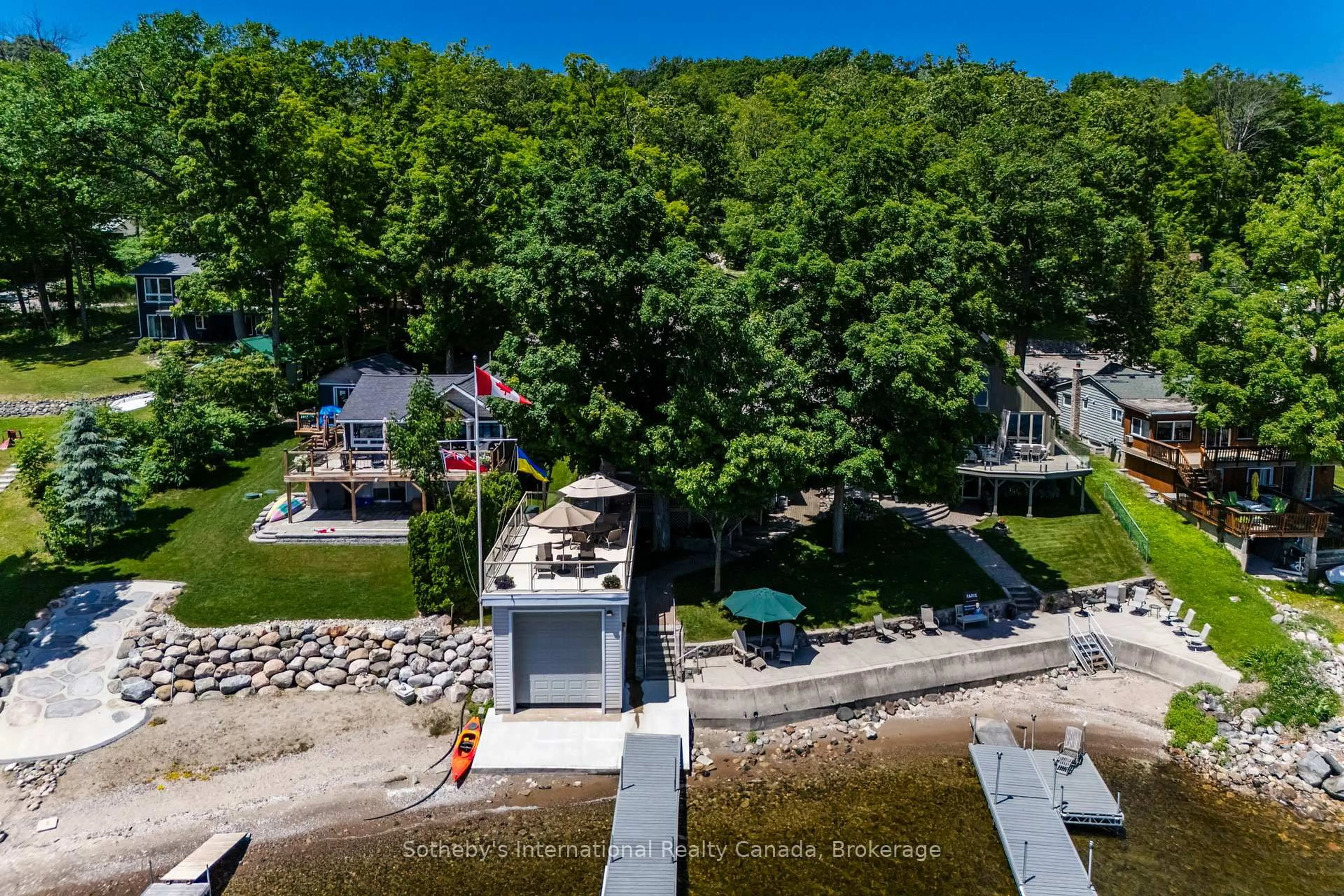 A pic from outside/outdoor area/front of a property/back of a property/a pic from drone, water/lake/river/ocean view for 435 Mundys Bay Rd, Midland Ontario L4R 5H1