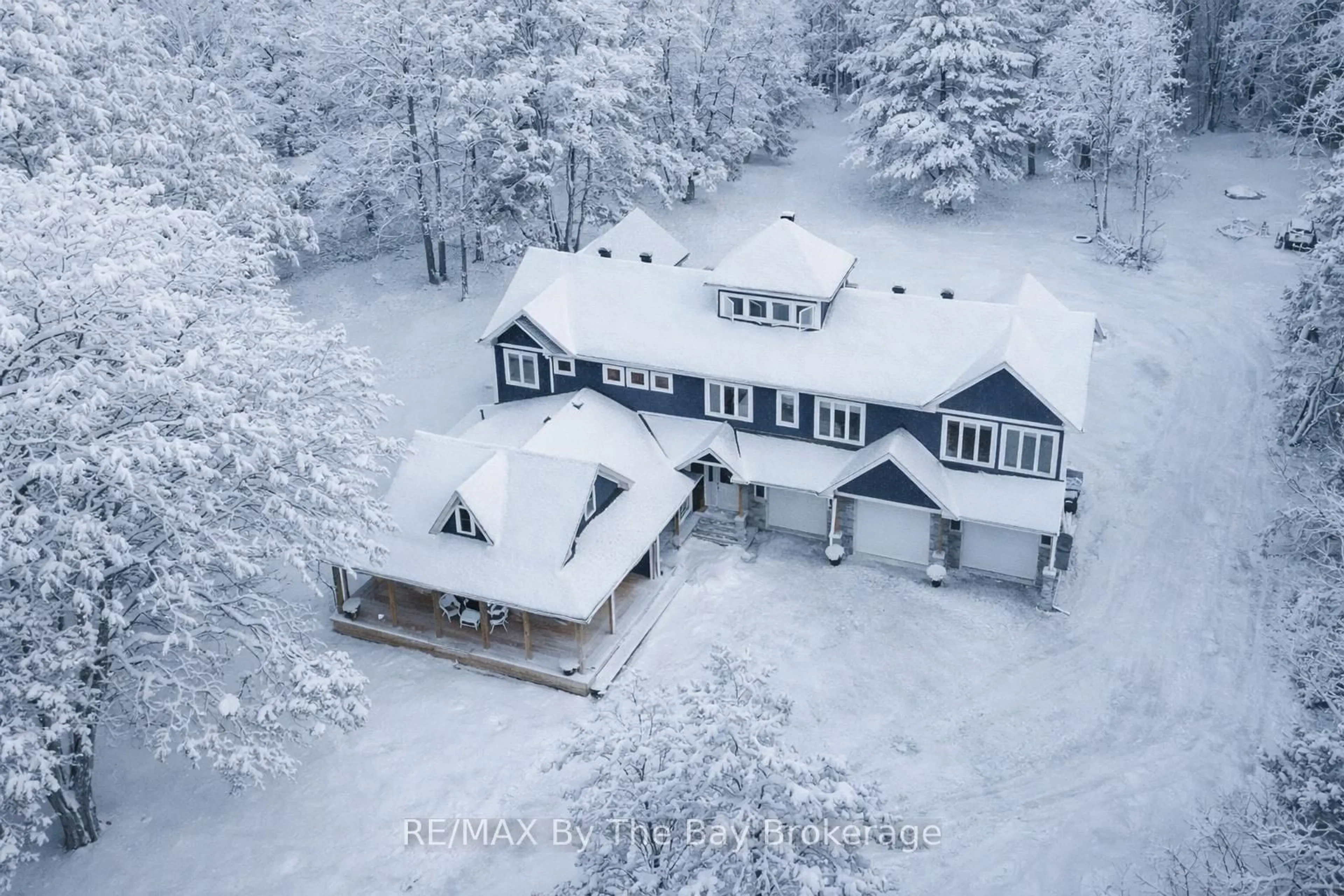 A pic from outside/outdoor area/front of a property/back of a property/a pic from drone, building for 7881 Poplar Side Rd, Clearview Ontario L9Y 5N4