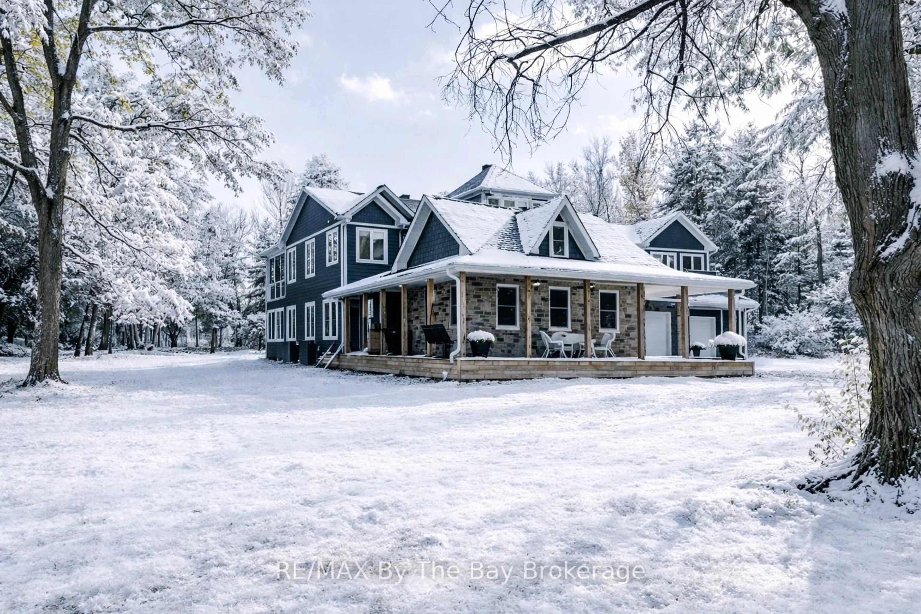 A pic from outside/outdoor area/front of a property/back of a property/a pic from drone, street for 7881 Poplar Side Rd, Clearview Ontario L9Y 5N4