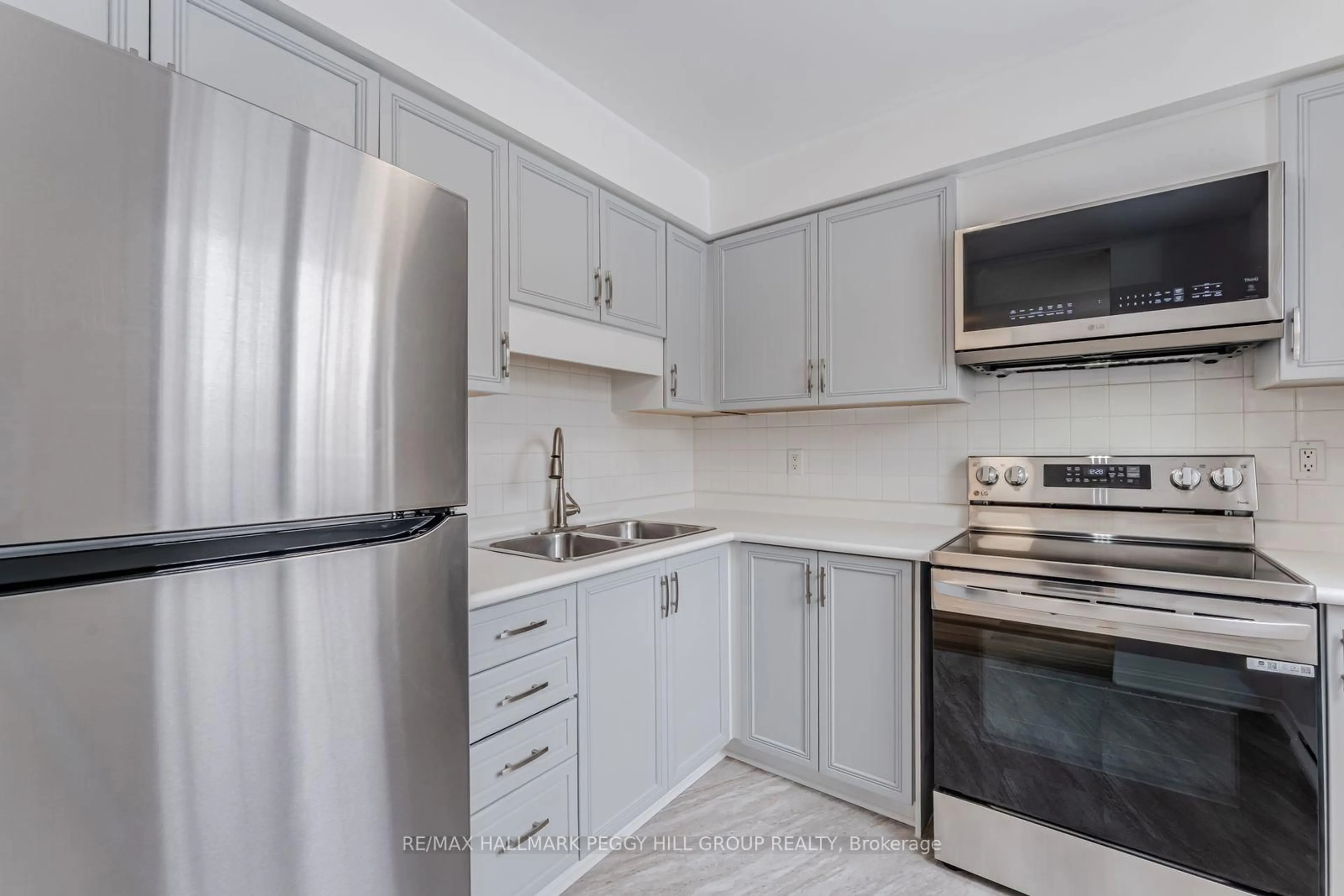 Standard kitchen, unknown for 21 Evergreen Crt #7, Barrie Ontario L4N 6W8