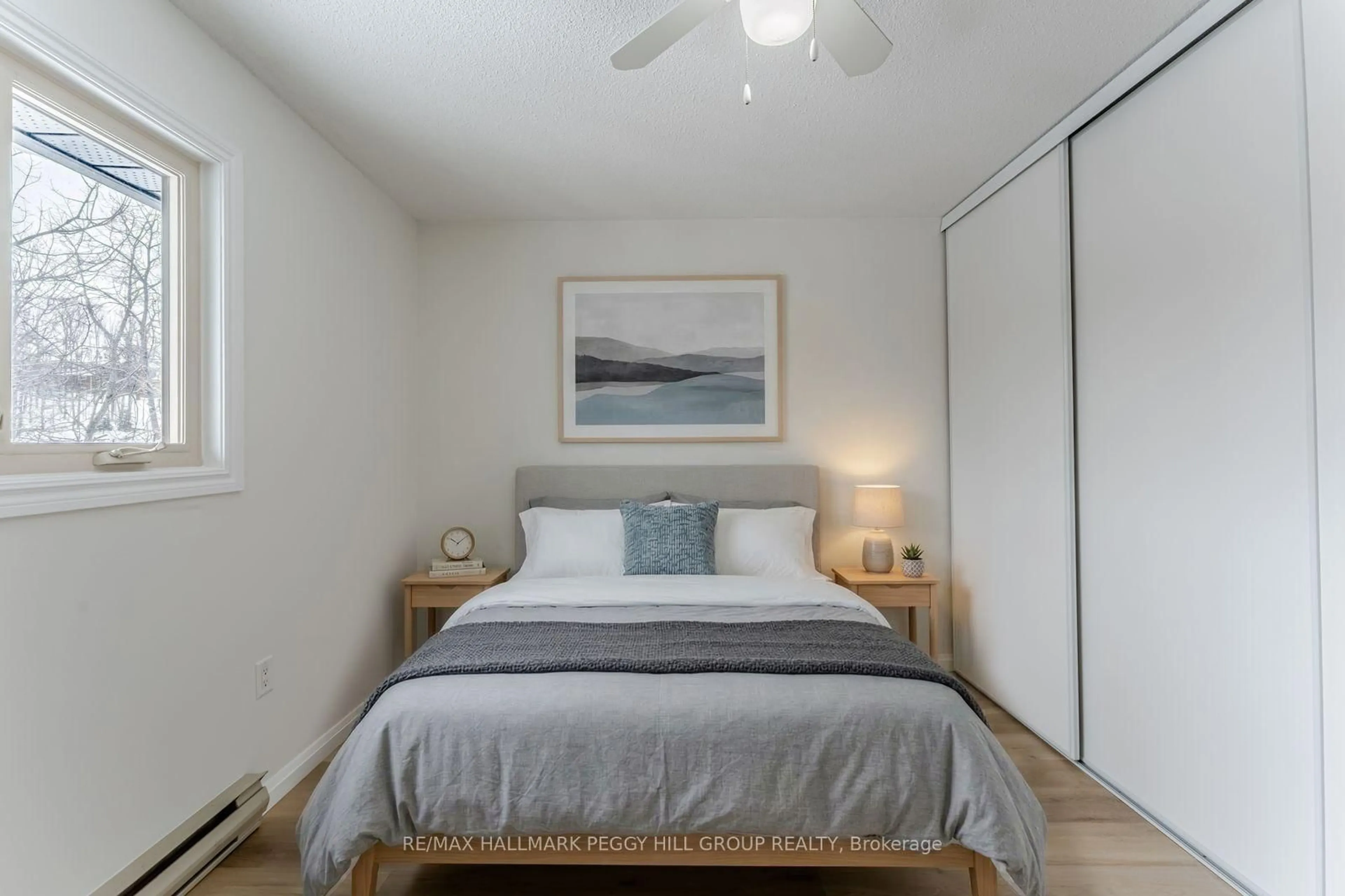 Bedroom with bed, unknown for 21 Evergreen Crt #7, Barrie Ontario L4N 6W8