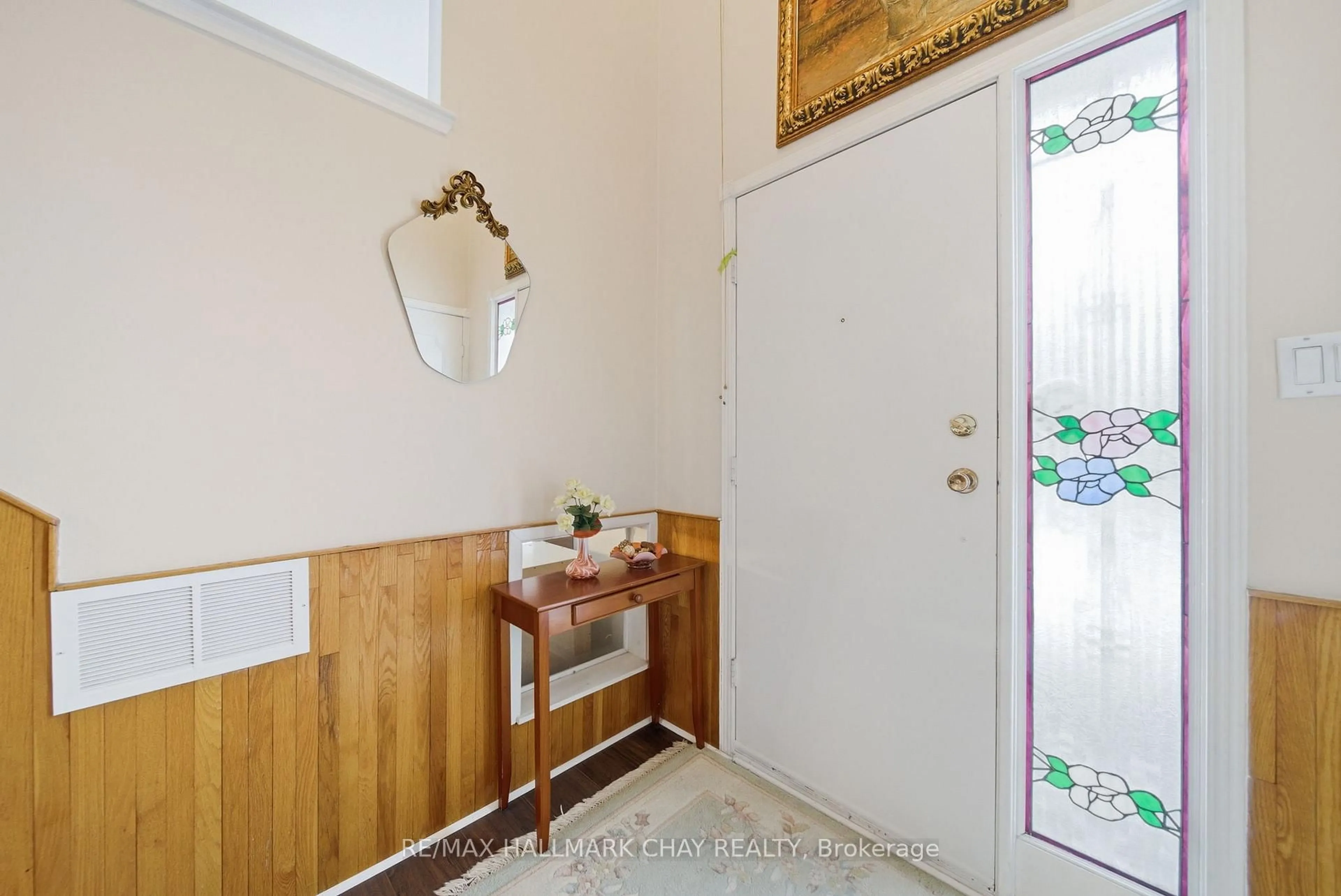 Indoor entryway for 5 Austen Lane, Barrie Ontario L4N 4V5