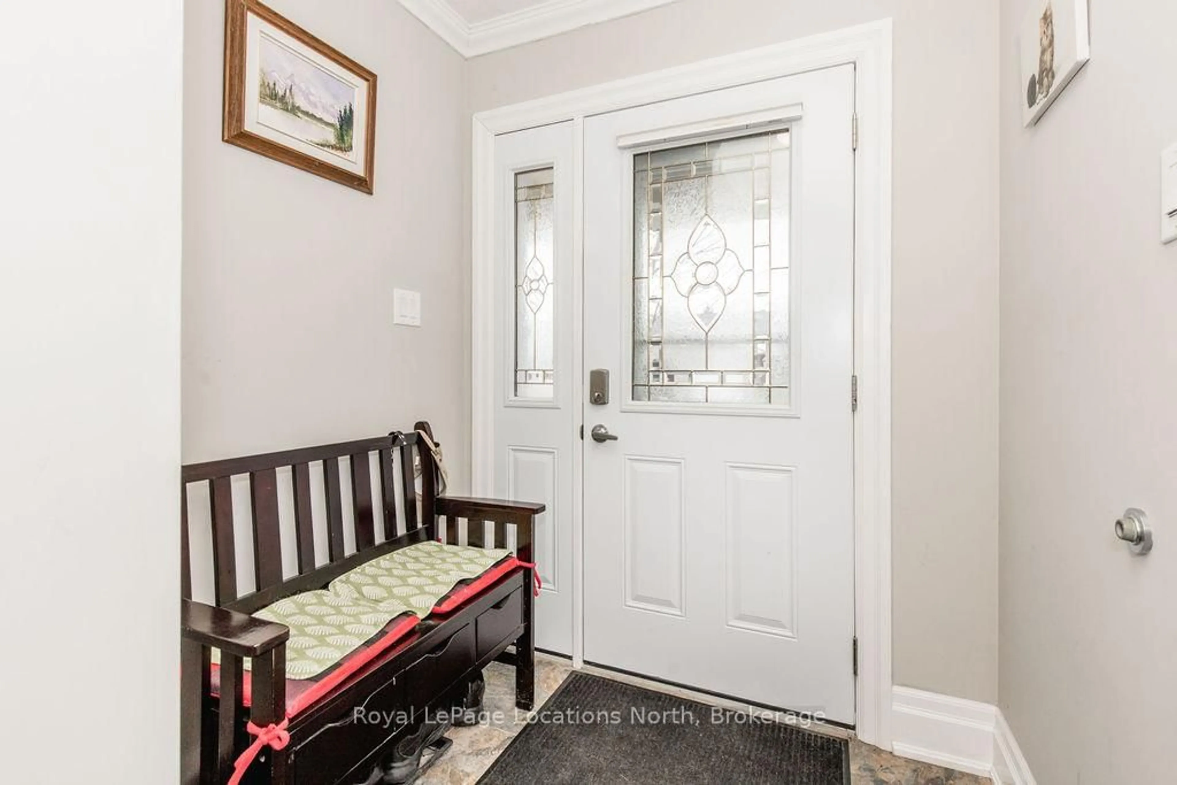 Indoor entryway for 47 Clover Cres, Wasaga Beach Ontario L9Z 0G4