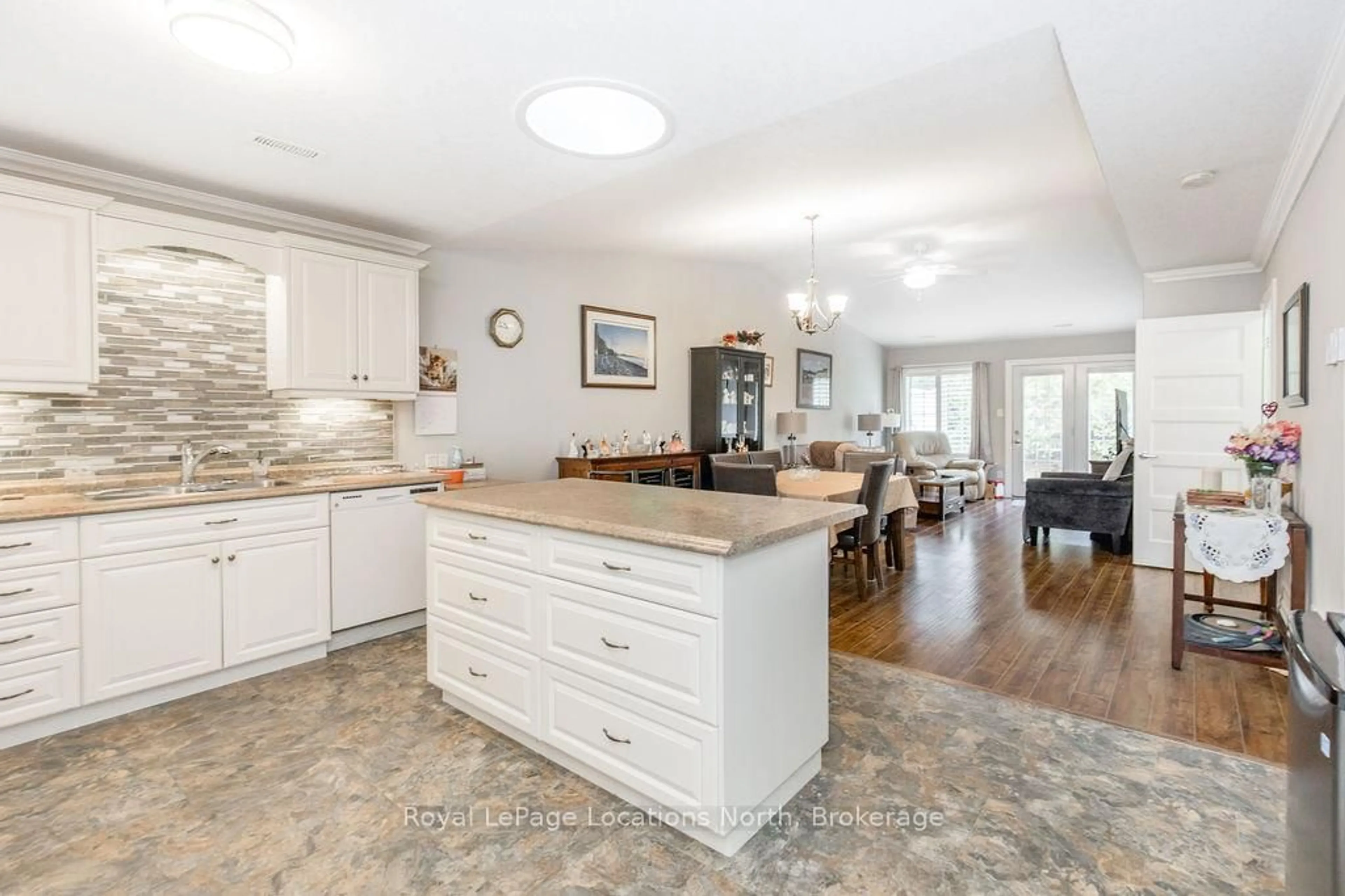 Open concept kitchen, ceramic/tile floor for 47 Clover Cres, Wasaga Beach Ontario L9Z 0G4