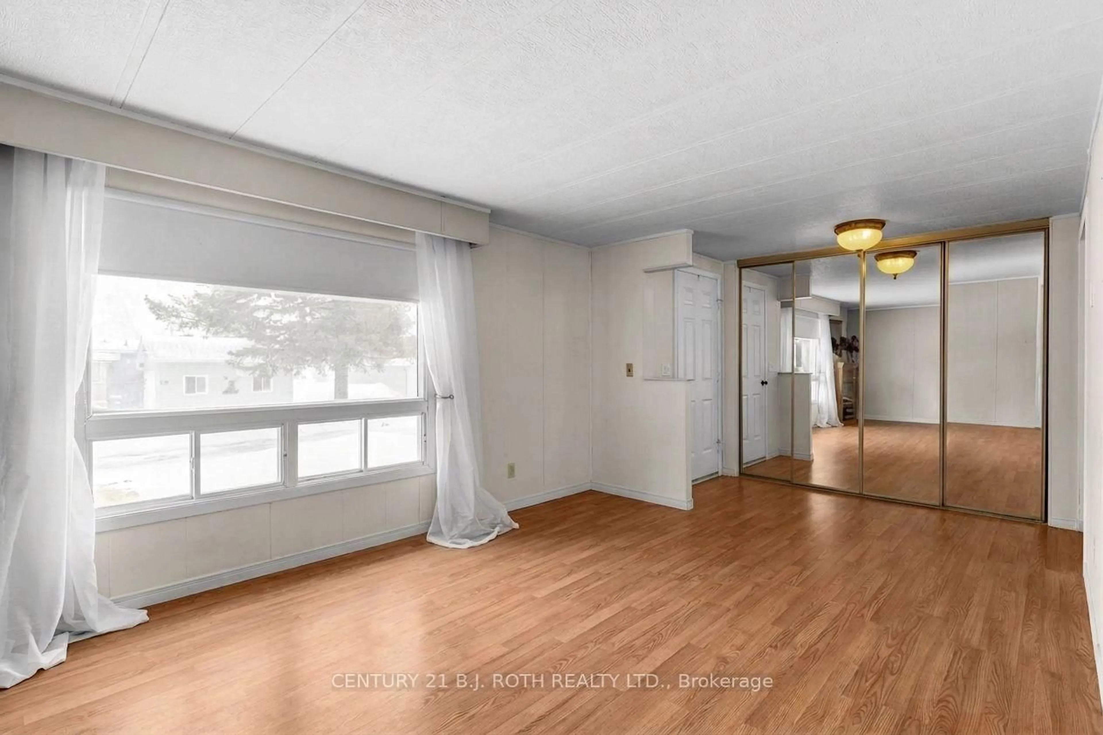 A pic of a room for 3 DONALD Dr, Oro-Medonte Ontario L0L 1T0