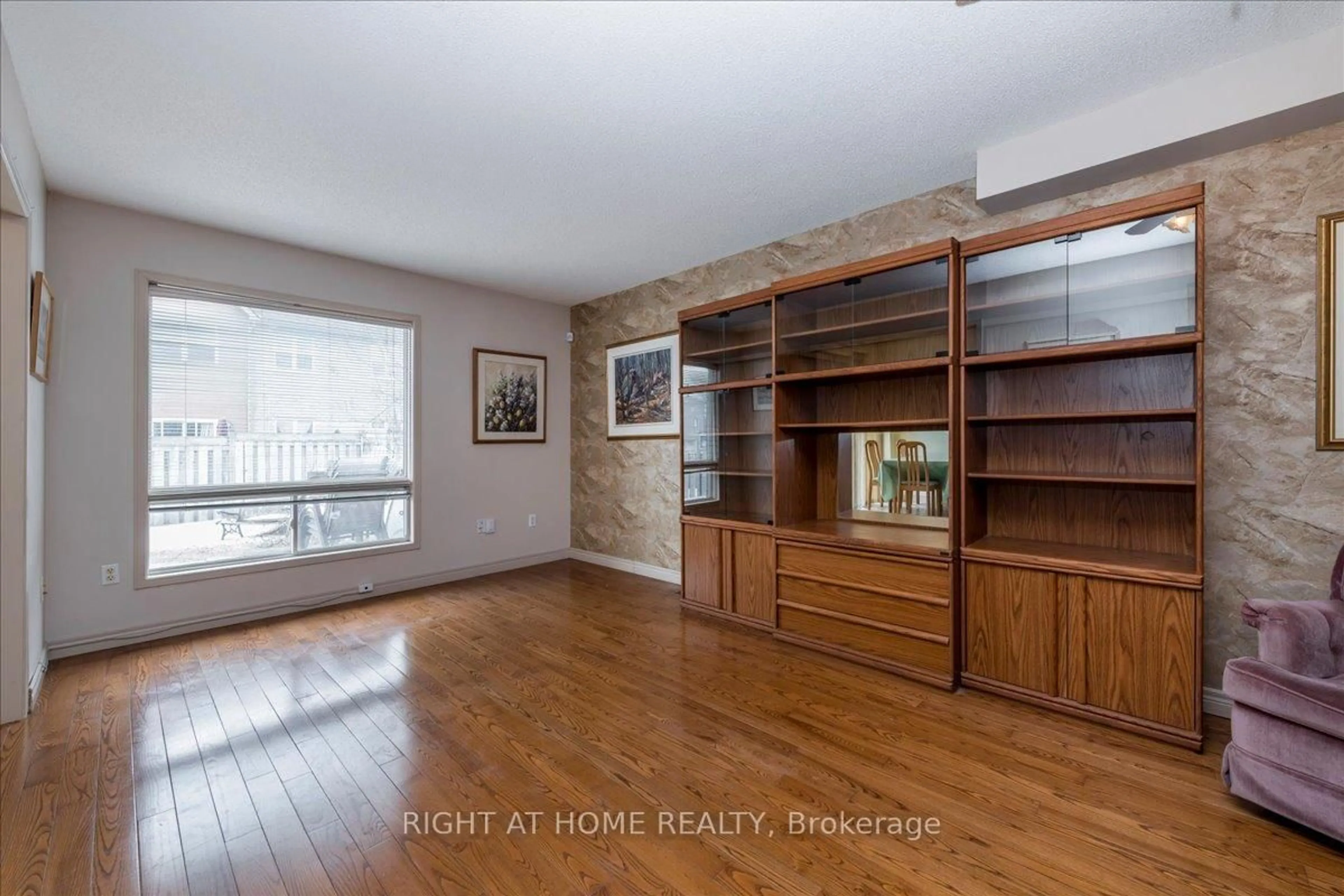 A pic of a room for 142 Leslie Ave, Barrie Ontario L4N 9P4