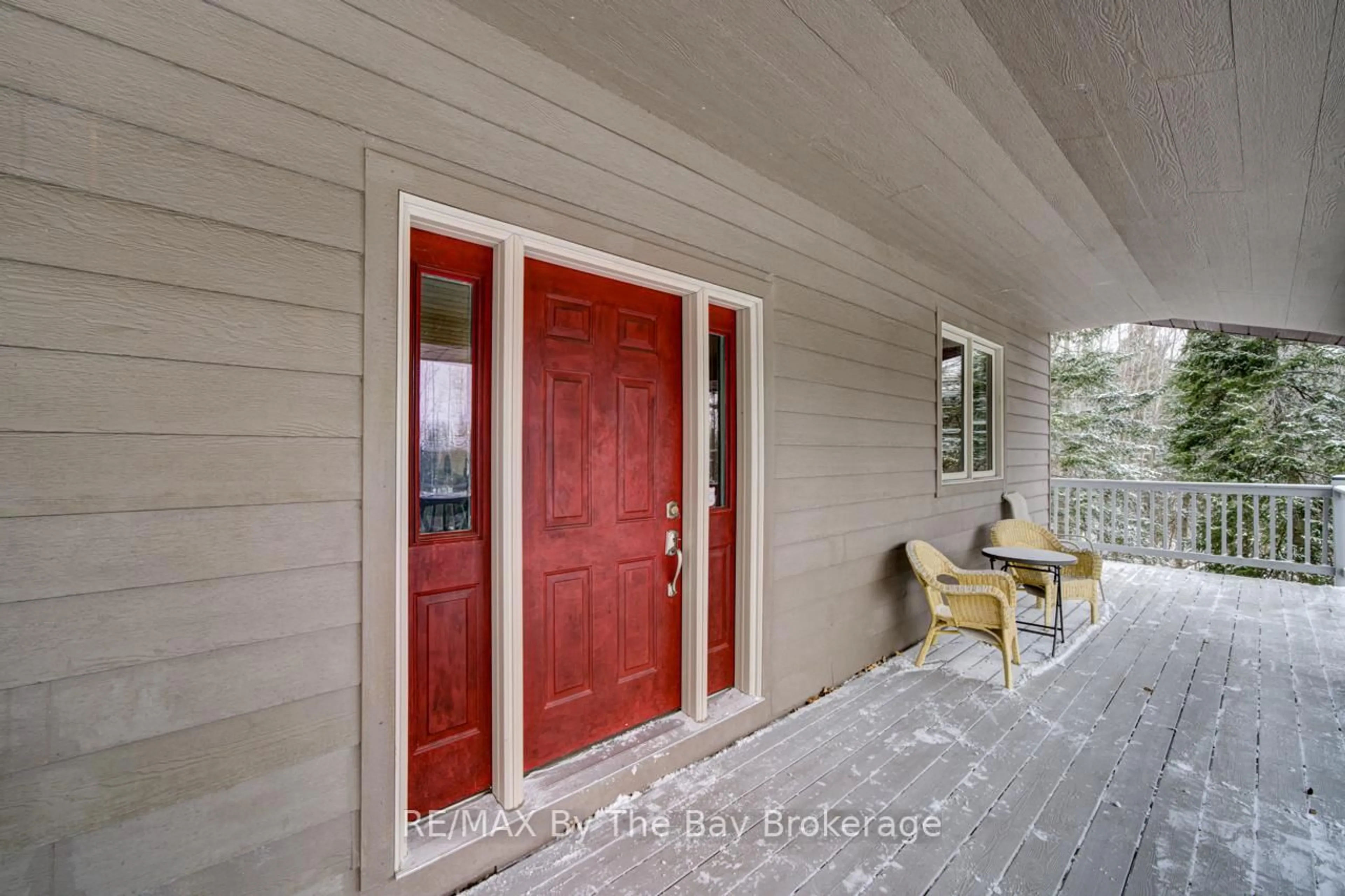Indoor entryway for 397 Silver Birch Dr, Tiny Ontario L9M 0M5