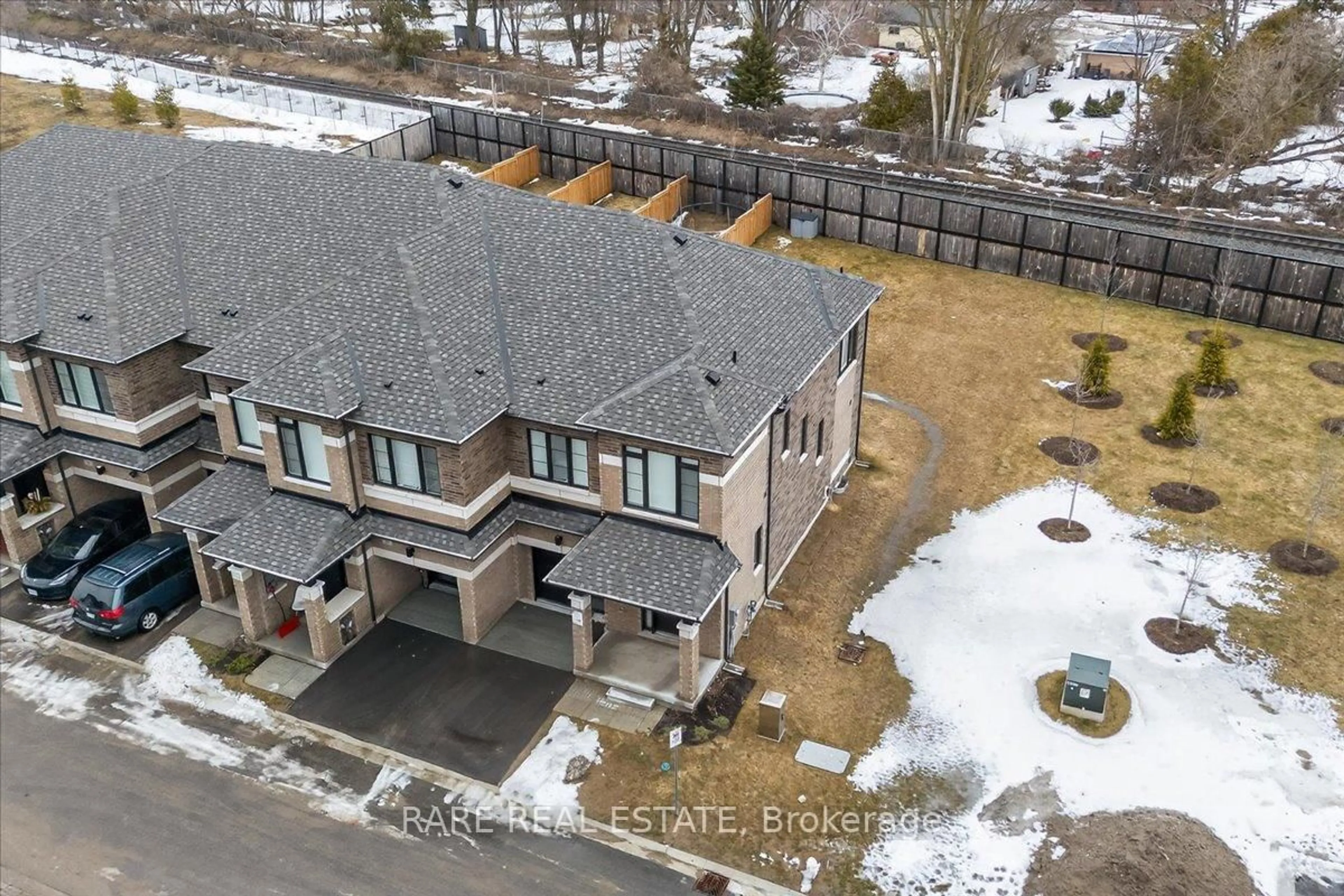 A pic from outside/outdoor area/front of a property/back of a property/a pic from drone, unknown for 28 Bluebird Lane, Barrie Ontario L9J 0M3