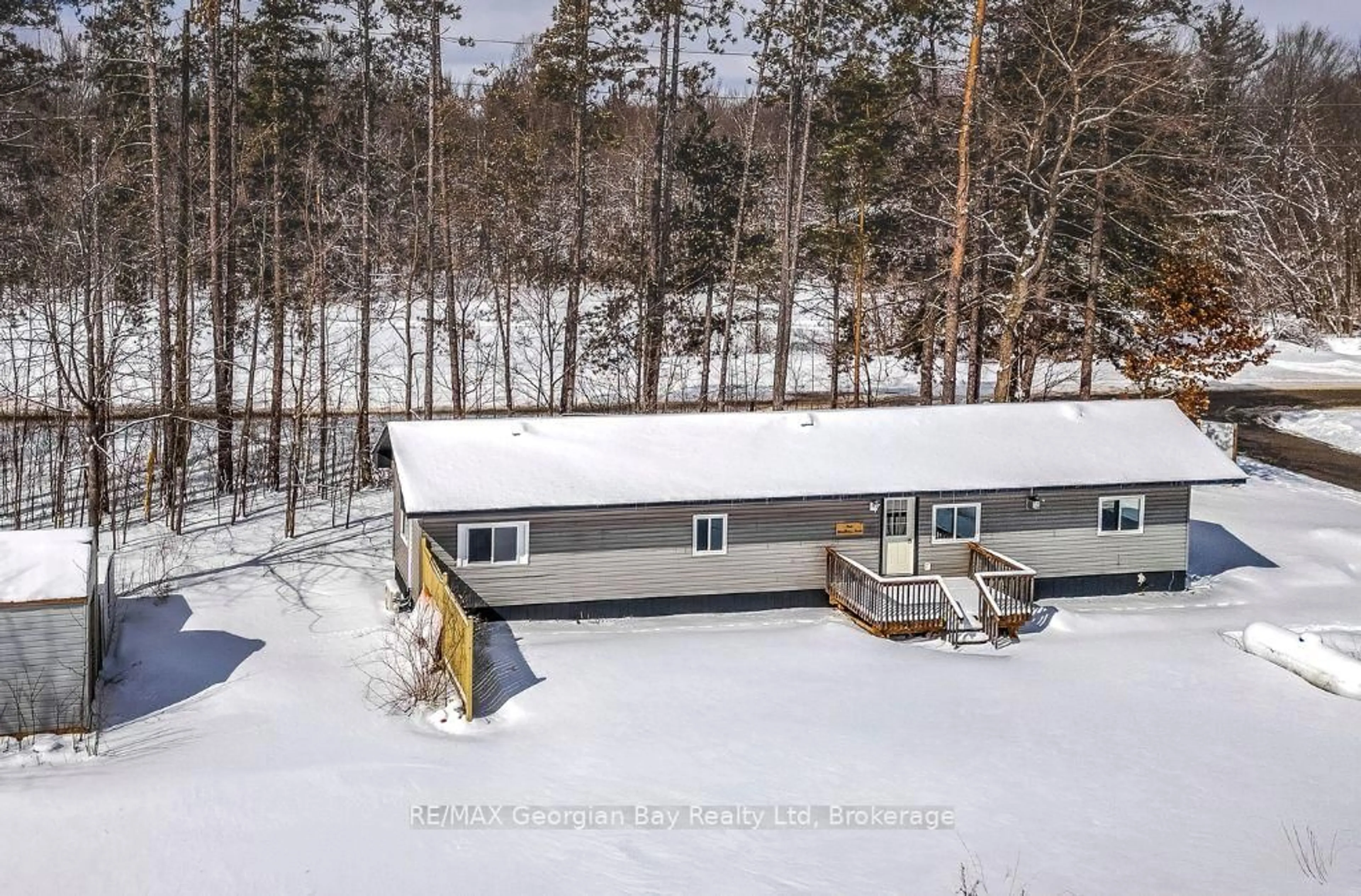 A pic from outside/outdoor area/front of a property/back of a property/a pic from drone, unknown for 5263 Elliott Sdrd ##1, Tay Ontario L4R 4K3