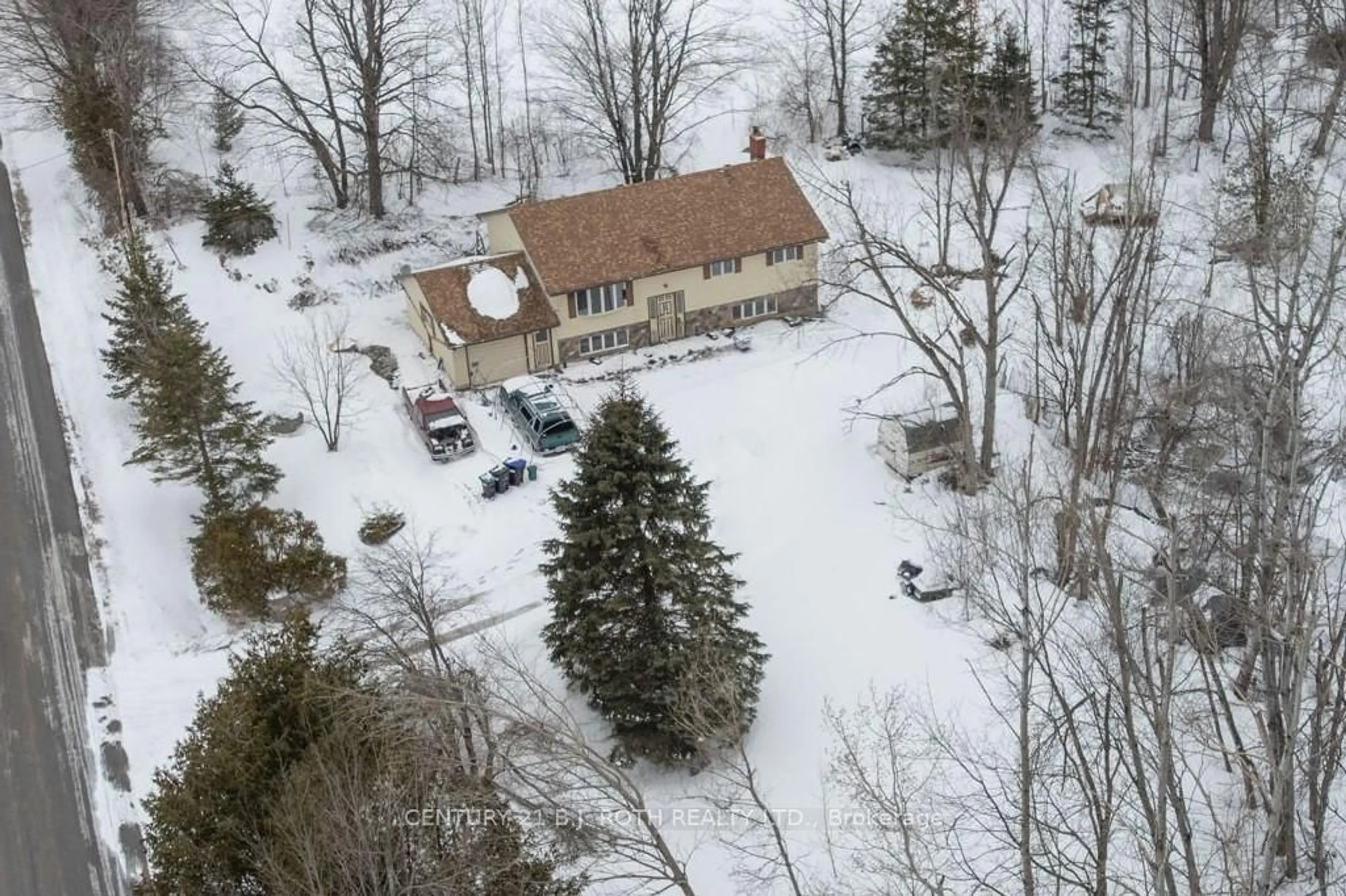 A pic from outside/outdoor area/front of a property/back of a property/a pic from drone, street for 3477 11 Line, Oro-Medonte Ontario L0K 1E0