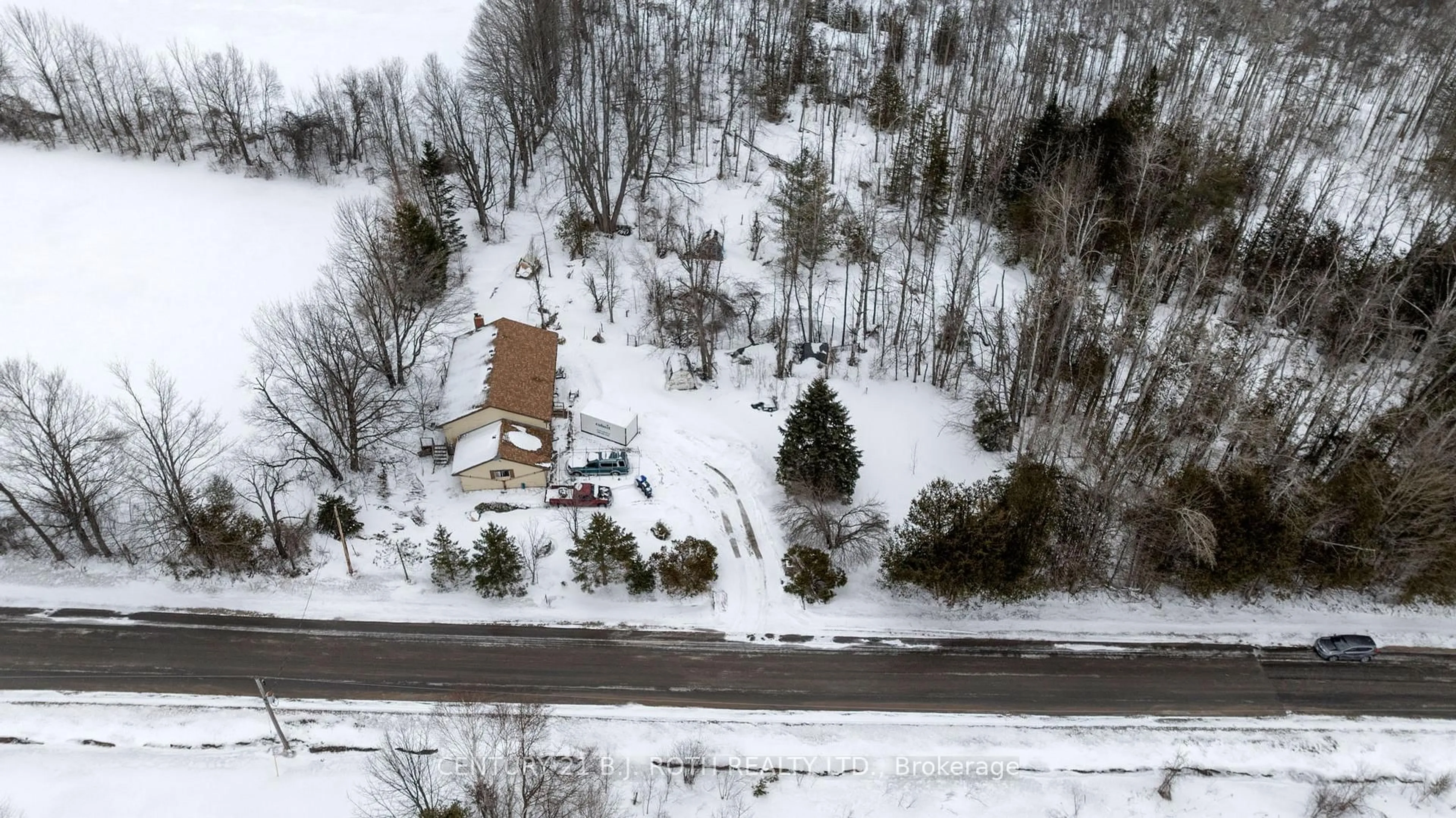 A pic from outside/outdoor area/front of a property/back of a property/a pic from drone, street for 3477 11 Line, Oro-Medonte Ontario L0K 1E0