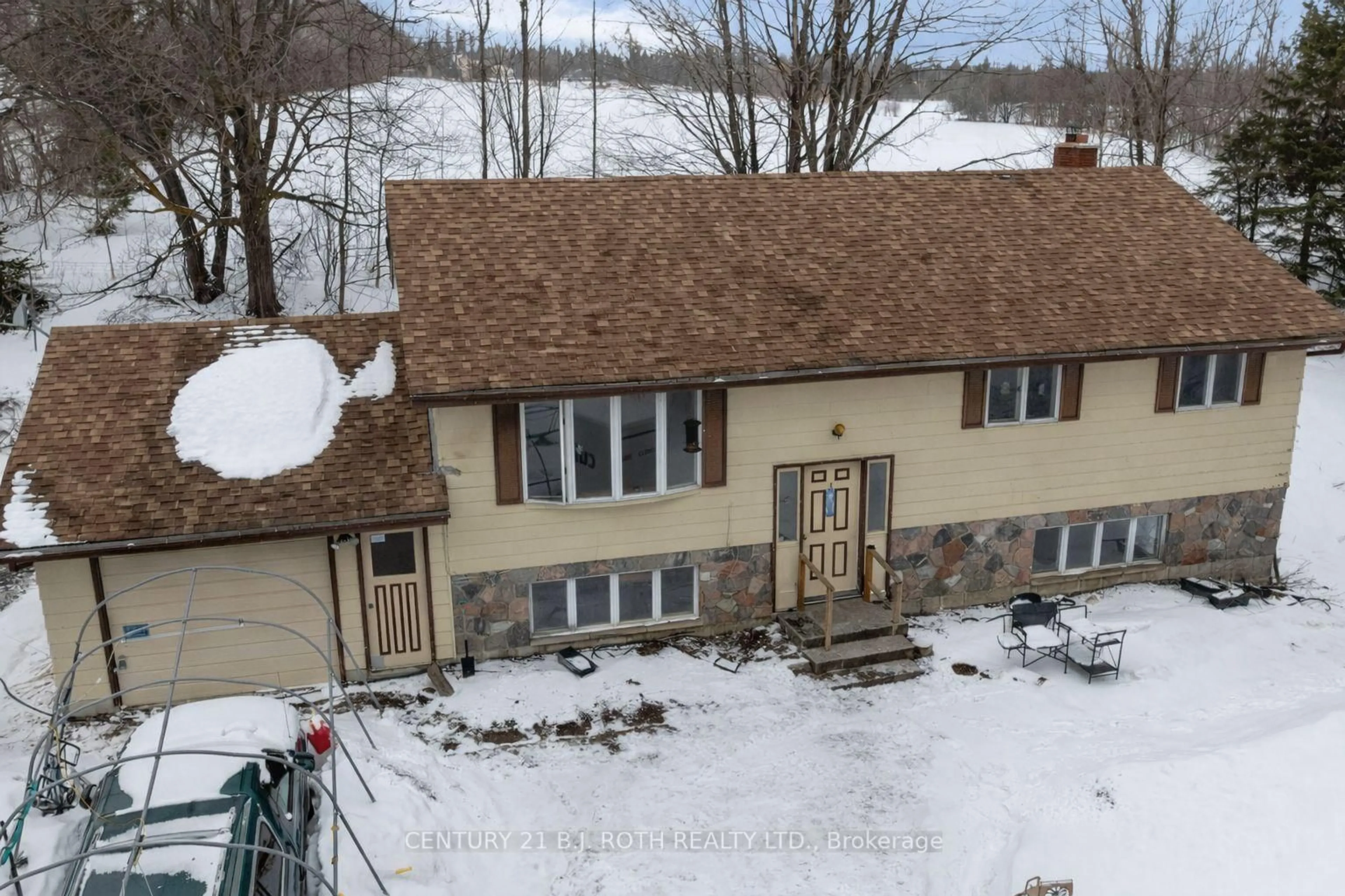 A pic from outside/outdoor area/front of a property/back of a property/a pic from drone, water/lake/river/ocean view for 3477 11 Line, Oro-Medonte Ontario L0K 1E0
