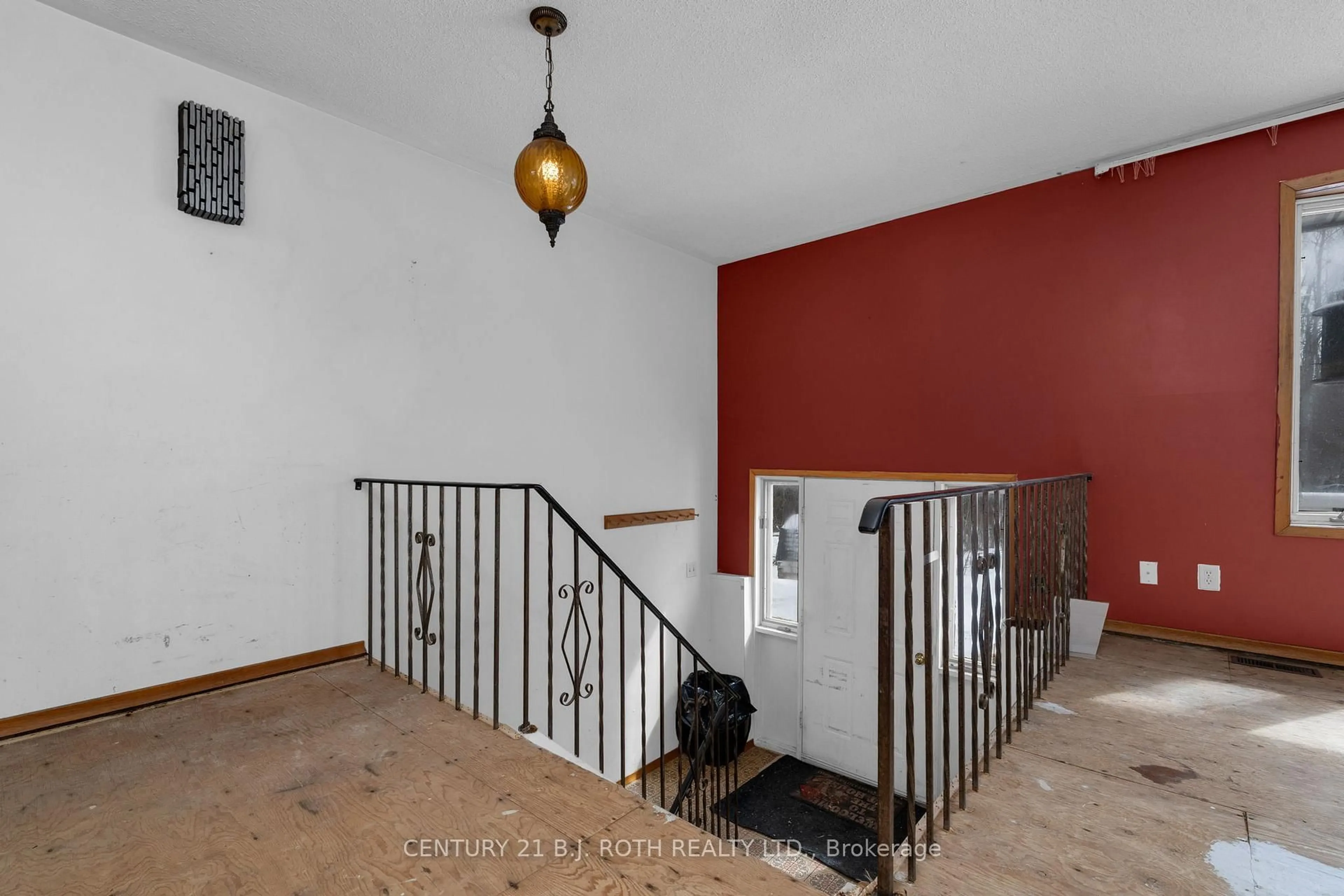 Indoor foyer for 3477 11 Line, Oro-Medonte Ontario L0K 1E0