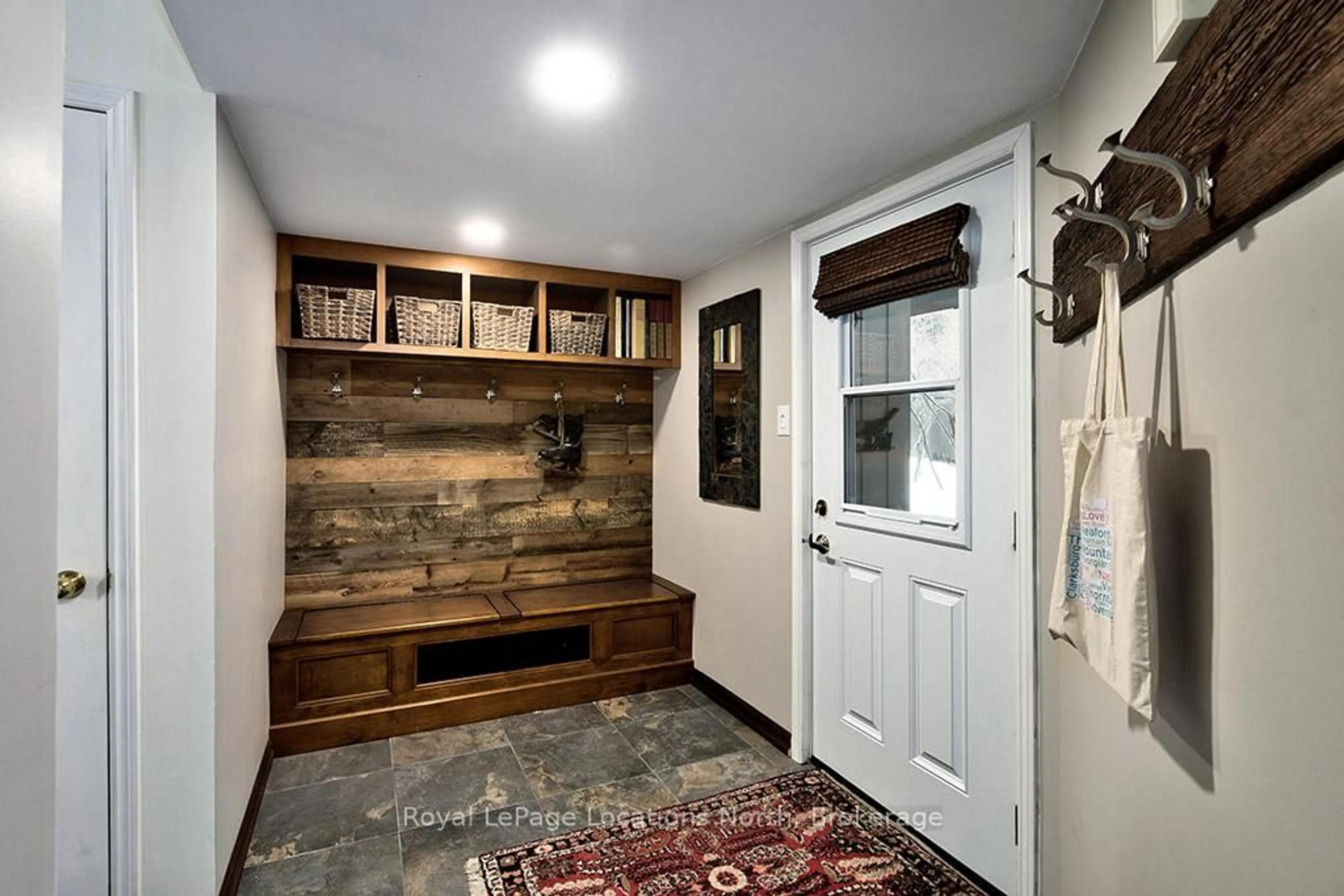Indoor entryway for 365 Mariners Way, Collingwood Ontario L9Y 5C7