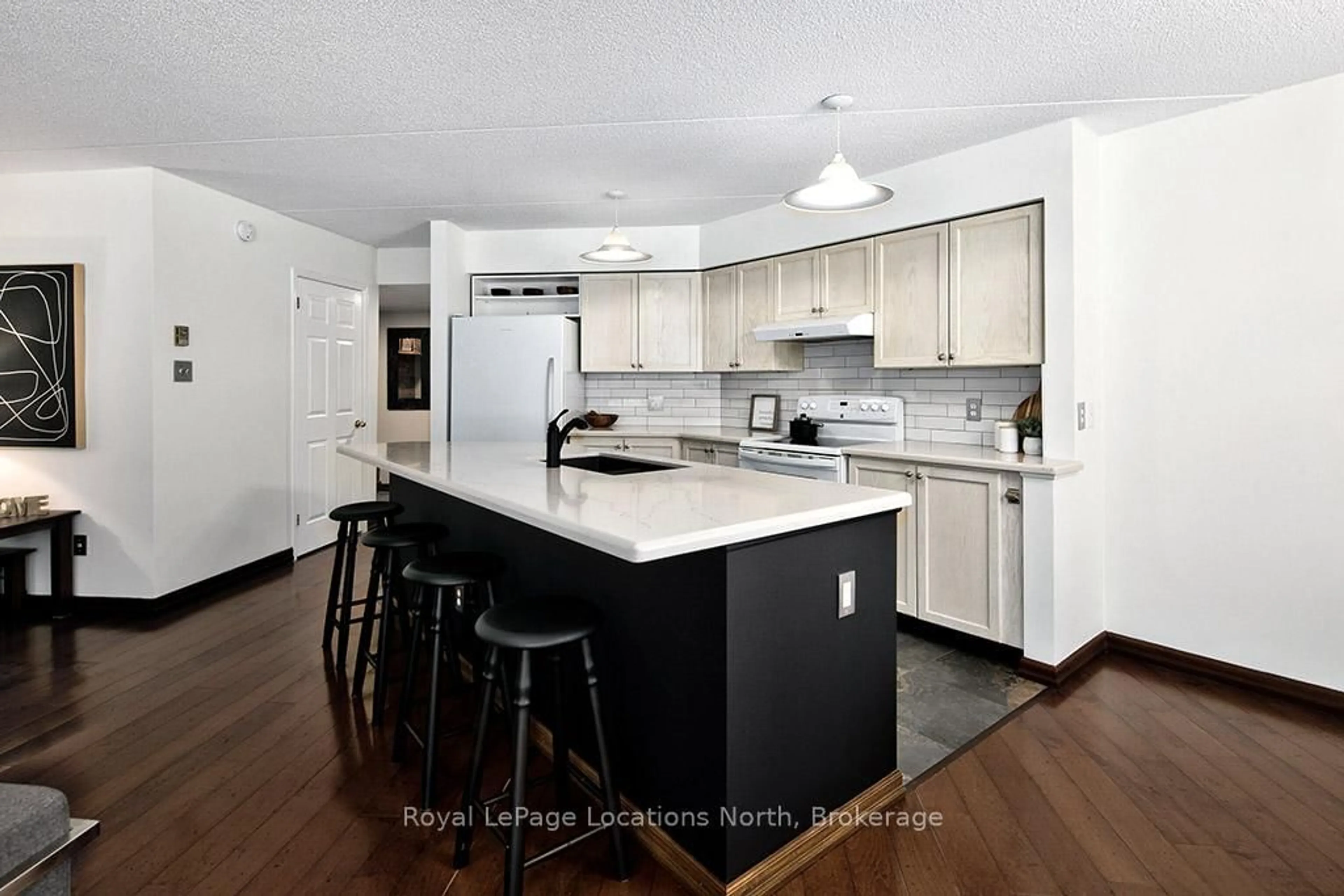Open concept kitchen, unknown for 365 Mariners Way, Collingwood Ontario L9Y 5C7