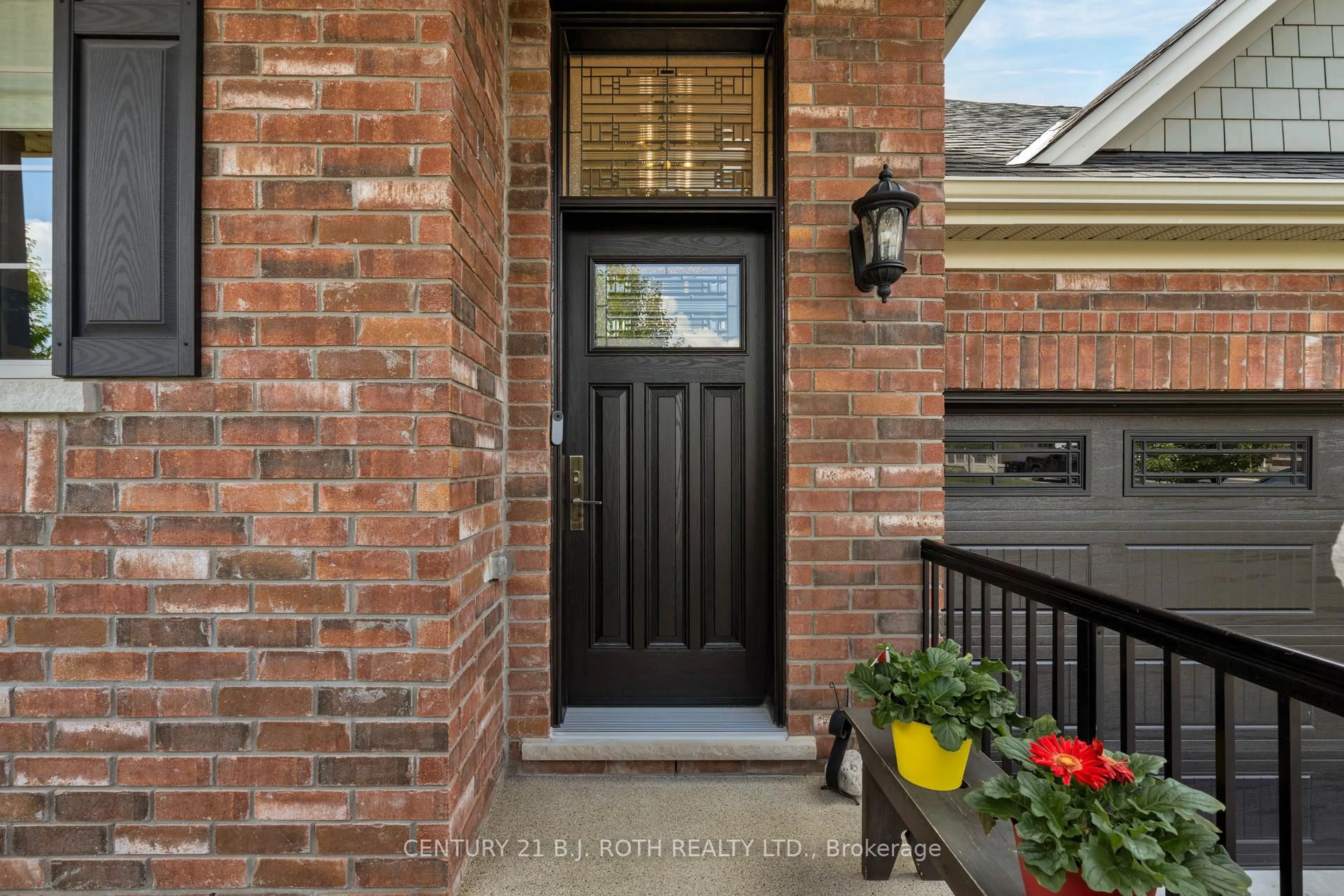 Indoor entryway for 7 Cameron St, Springwater Ontario L9X 0S6