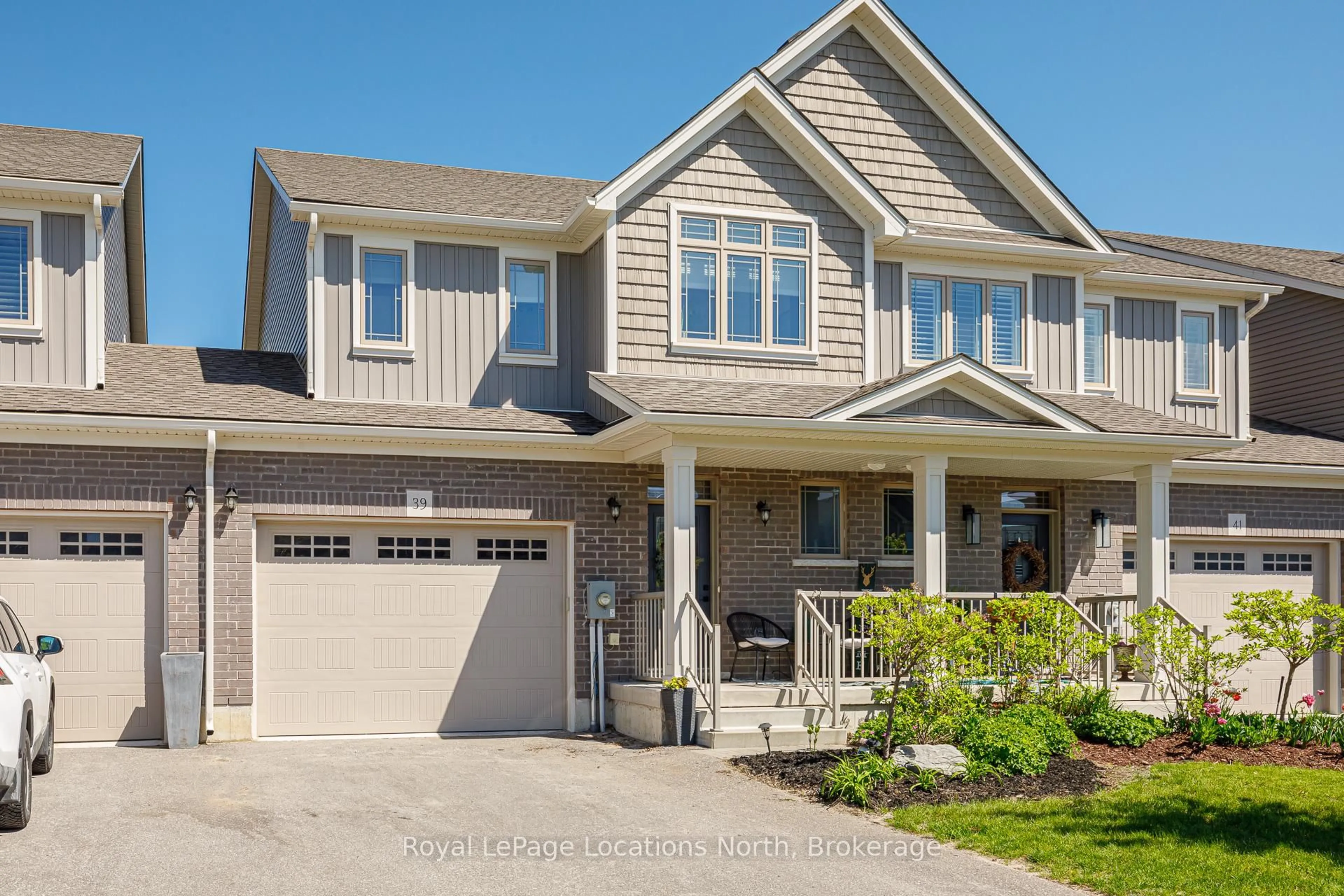 Home with vinyl exterior material, street for 39 George Zubek Dr, Collingwood Ontario L9Y 1M5