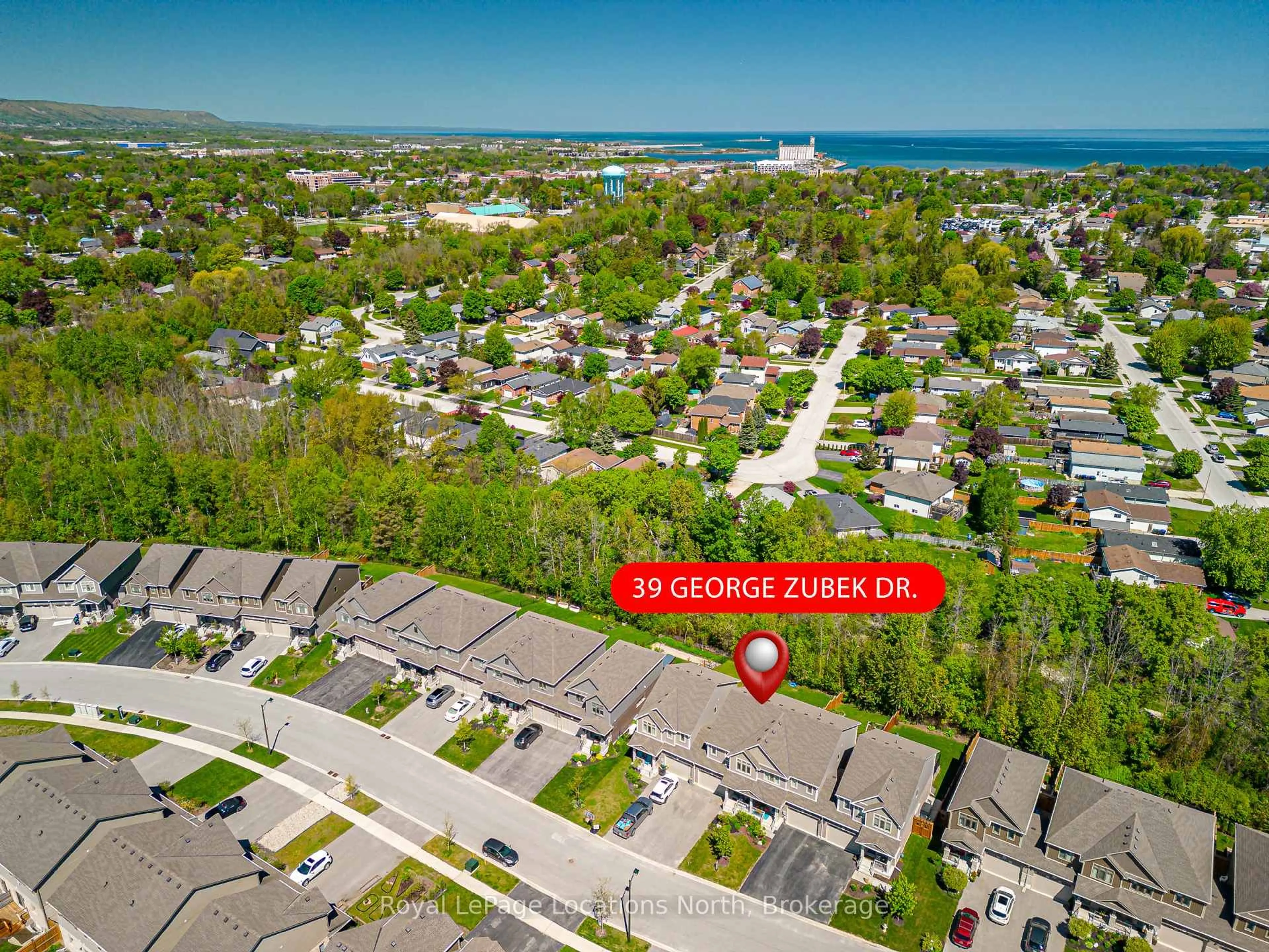 A pic from outside/outdoor area/front of a property/back of a property/a pic from drone, street for 39 George Zubek Dr, Collingwood Ontario L9Y 1M5