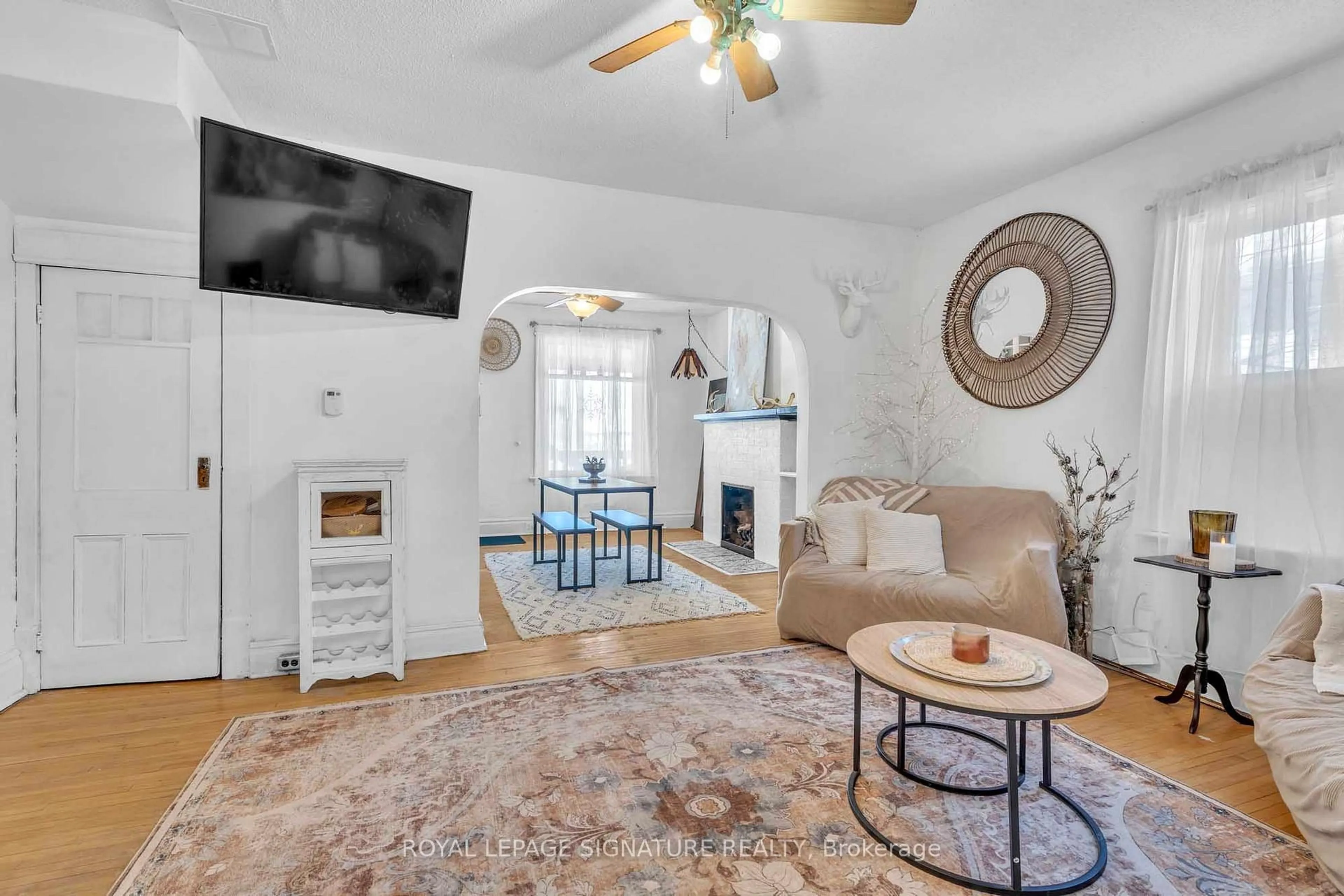 Living room with furniture, unknown for 87 Elgin St, Orillia Ontario L3V 1S3