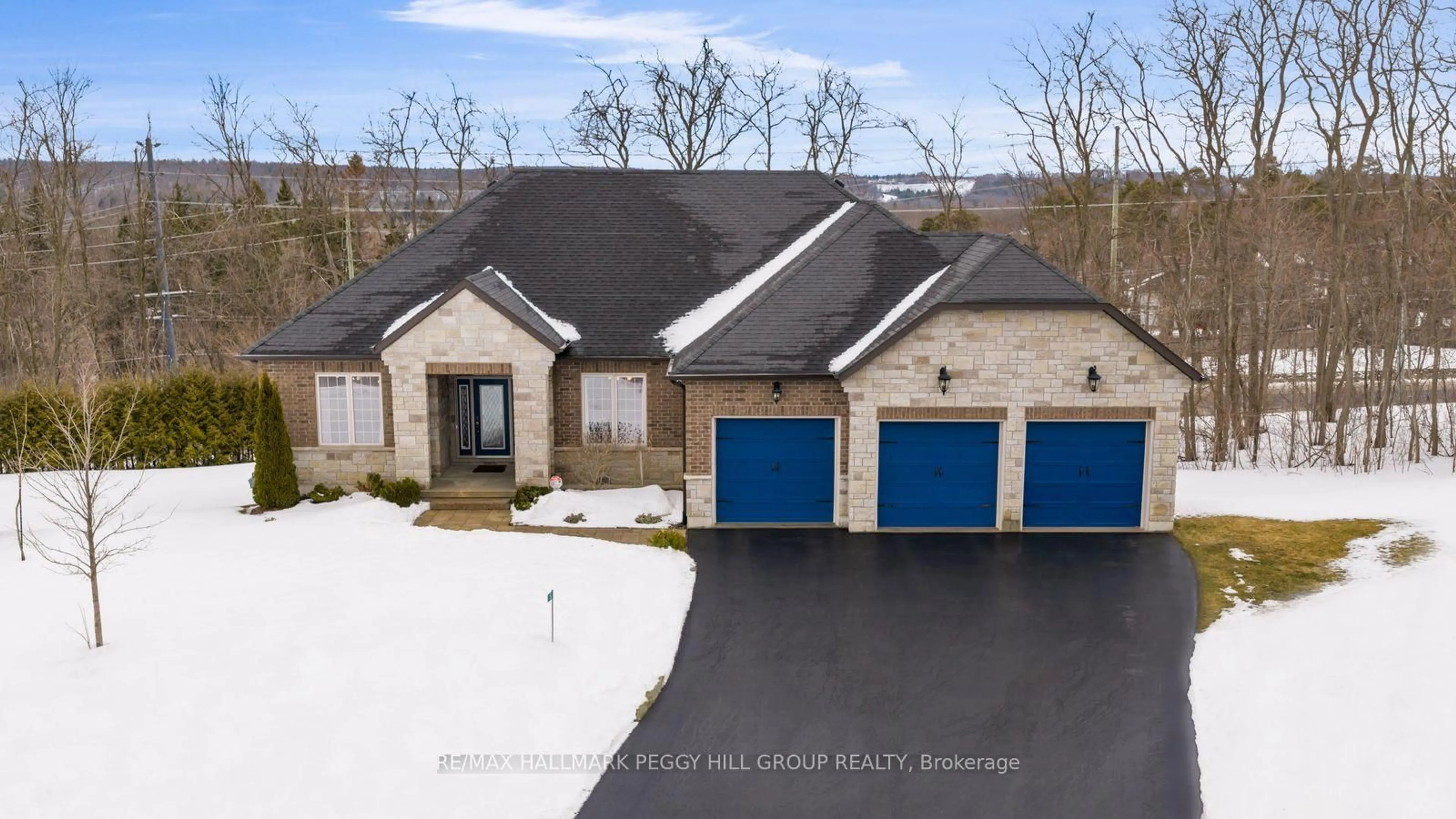 A pic from outside/outdoor area/front of a property/back of a property/a pic from drone, unknown for 5 Kanata Crt, Springwater Ontario L9X 0V4