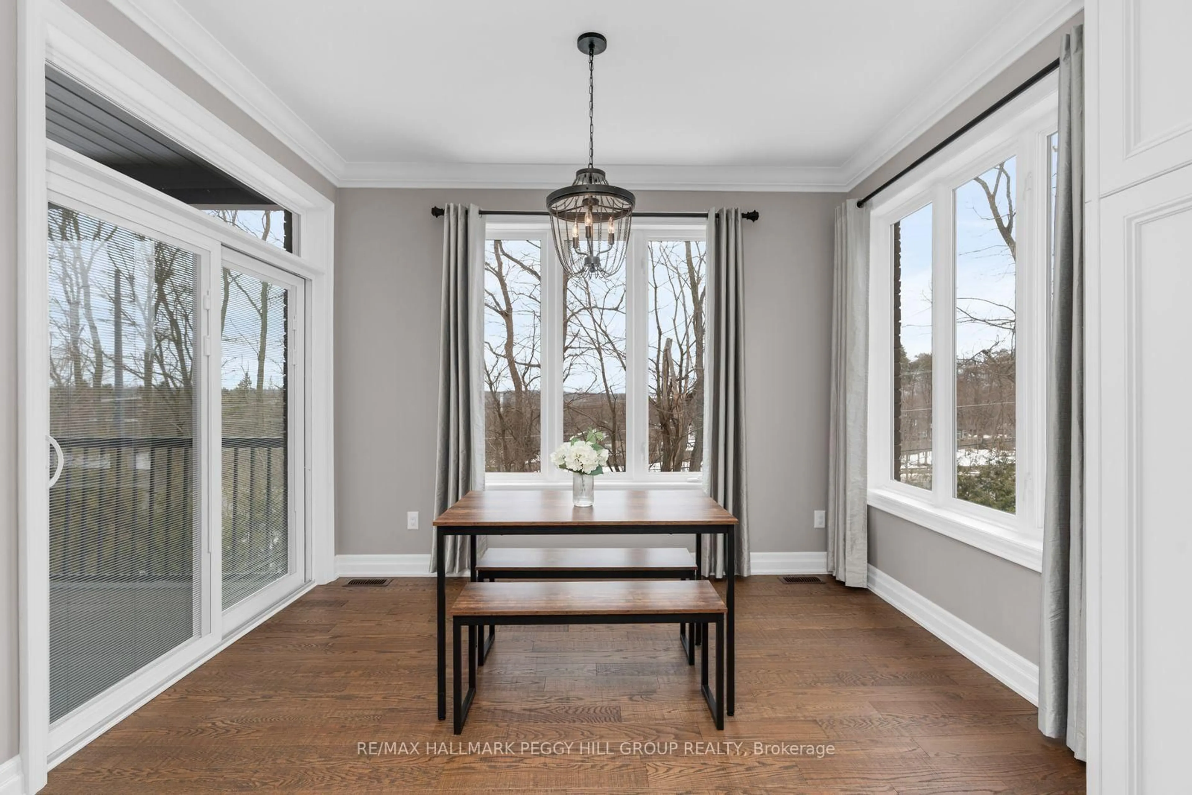 Dining room, wood/laminate floor for 5 Kanata Crt, Springwater Ontario L9X 0V4