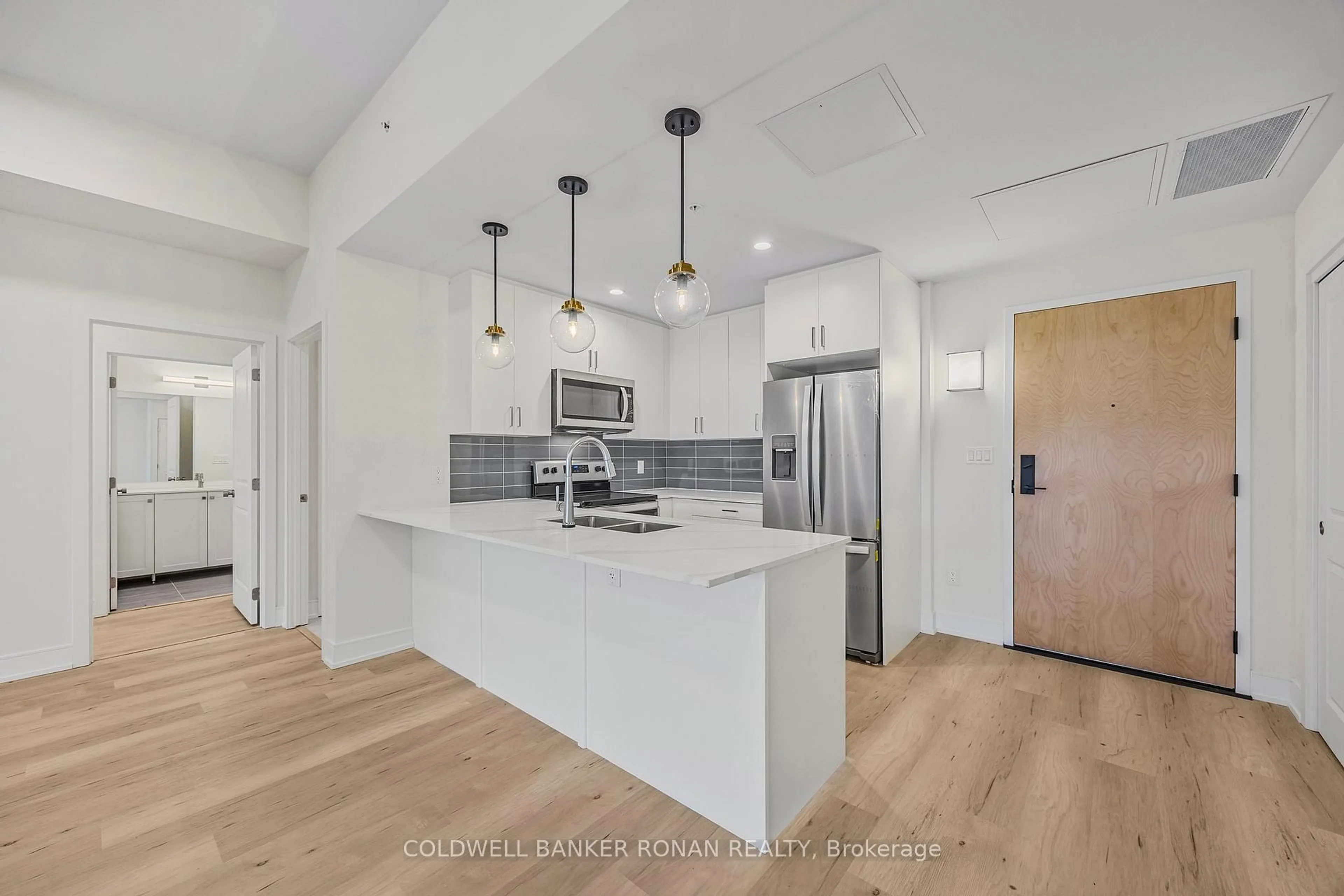 Open concept kitchen, unknown for 121 Mary St #404, Clearview Ontario L0M 1G0