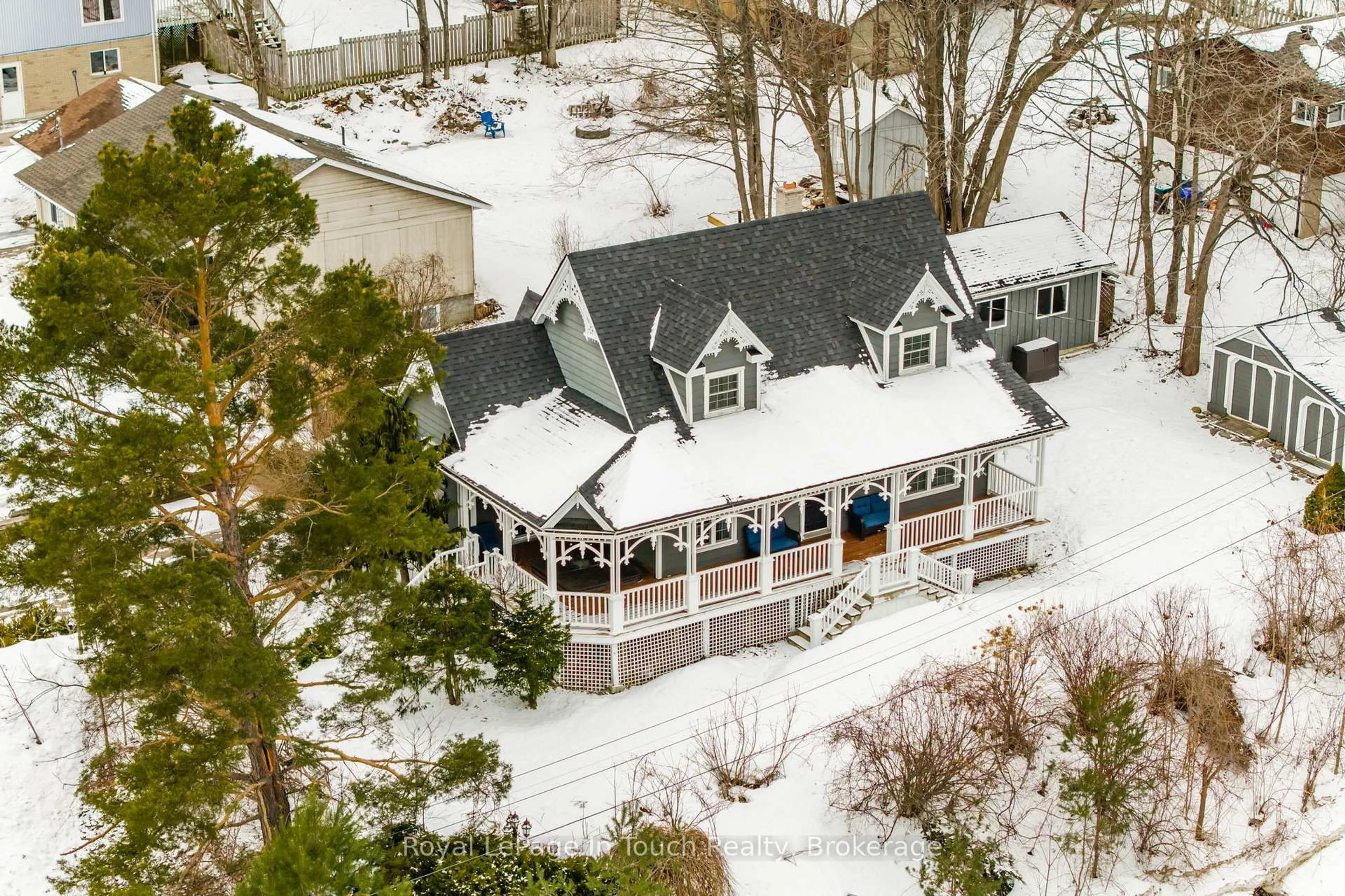 A pic from outside/outdoor area/front of a property/back of a property/a pic from drone, unknown for 444 Hayes St, Tay Ontario L0K 1R0