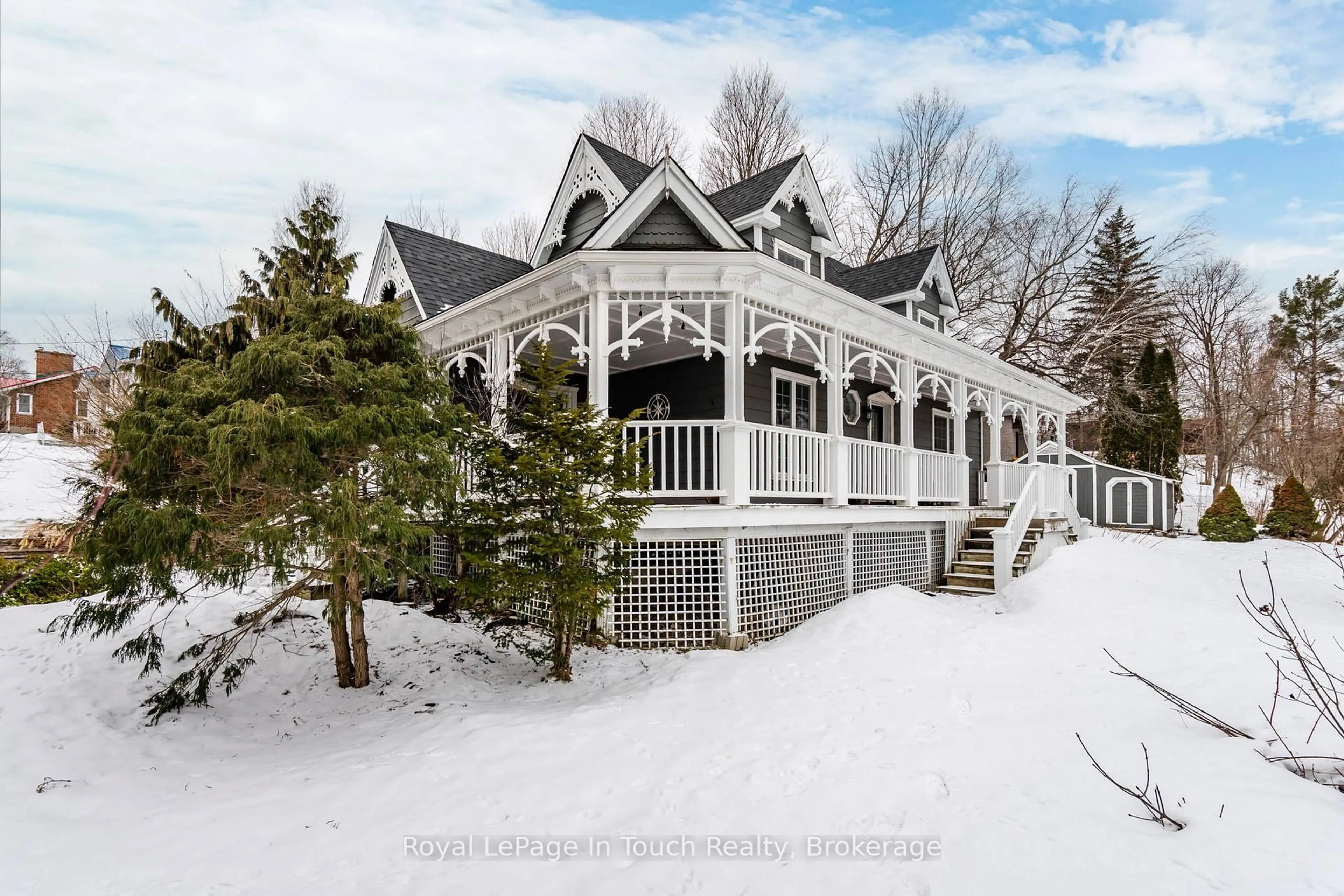 A pic from outside/outdoor area/front of a property/back of a property/a pic from drone, unknown for 444 Hayes St, Tay Ontario L0K 1R0