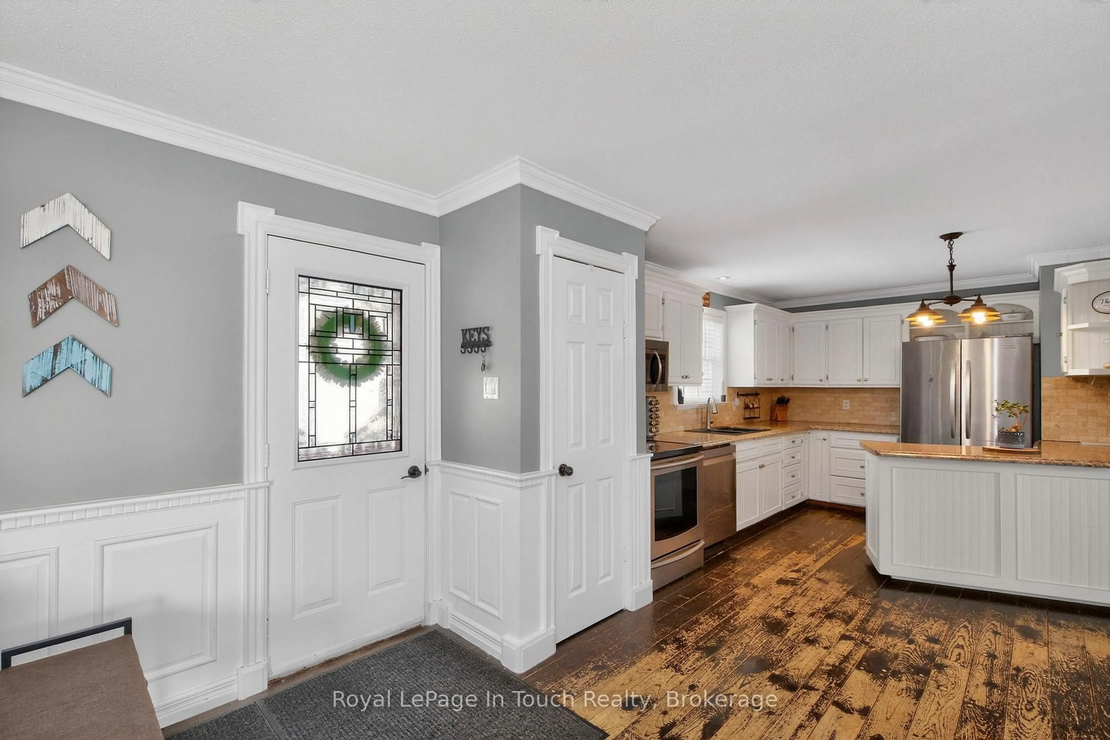 Open concept kitchen, unknown for 444 Hayes St, Tay Ontario L0K 1R0