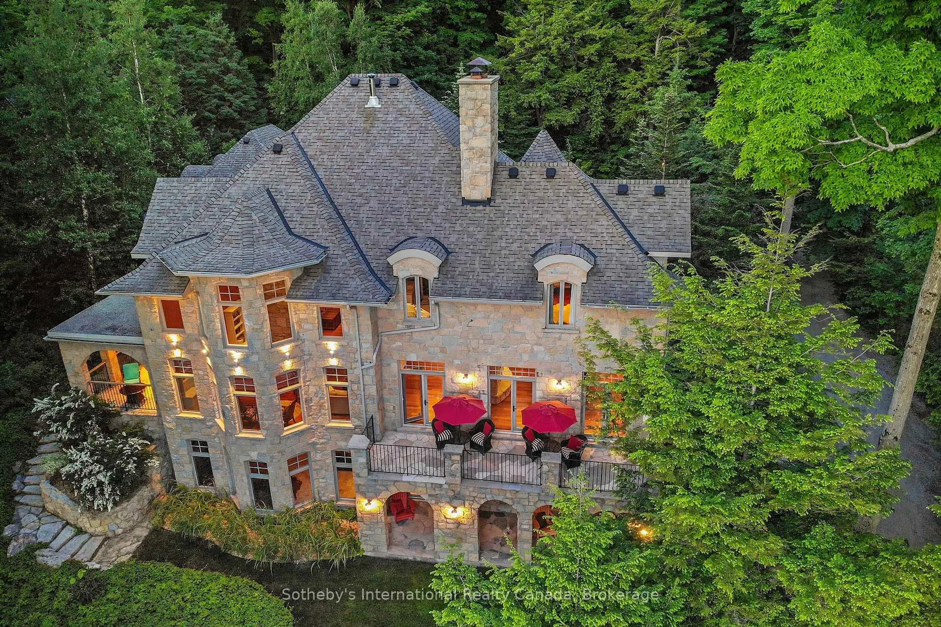 A pic from outside/outdoor area/front of a property/back of a property/a pic from drone, unknown for 190 MELISSA Lane, Tiny Ontario L9M 0T8