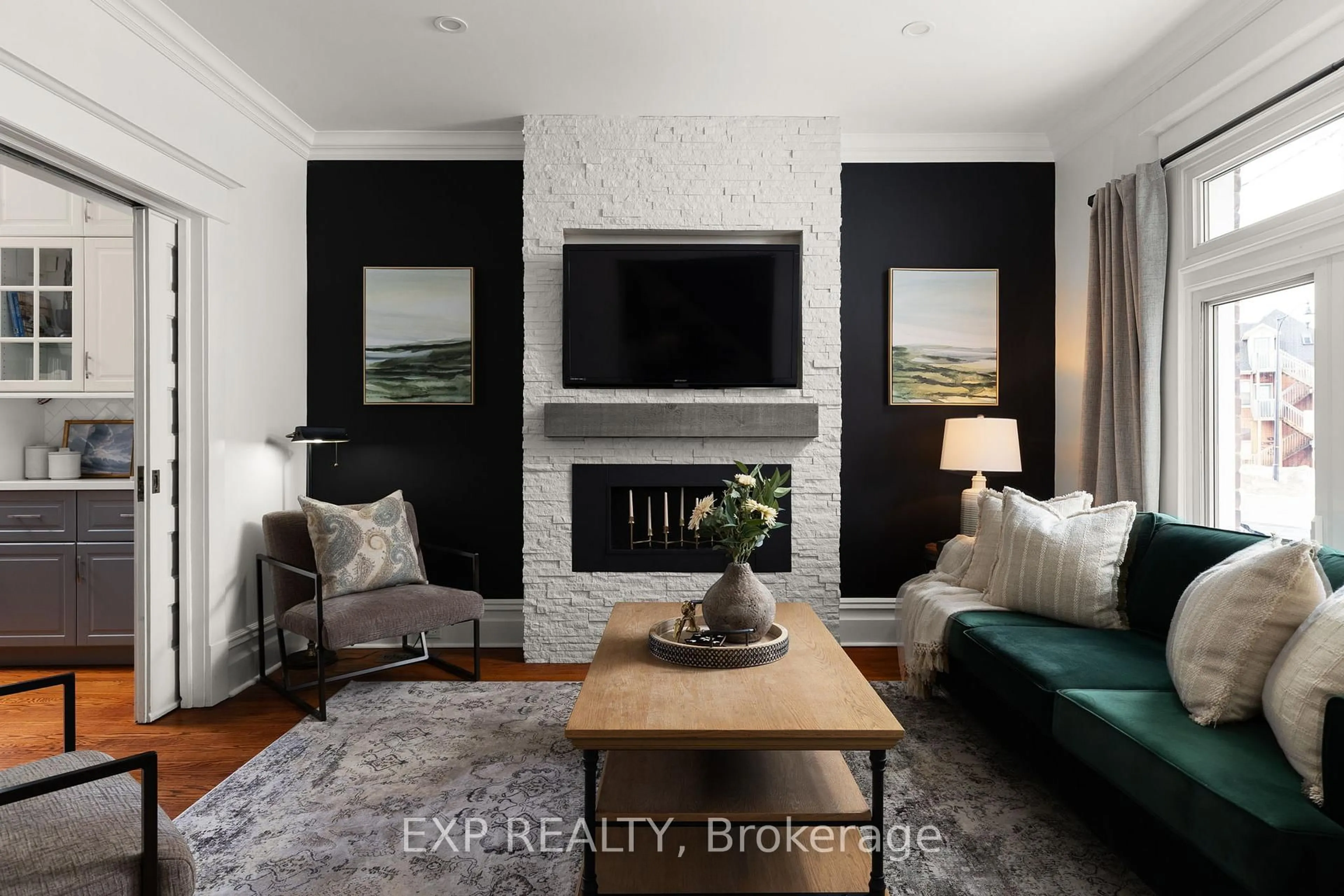 Living room with furniture, unknown for 36 Sophia St, Barrie Ontario L4N 1J3