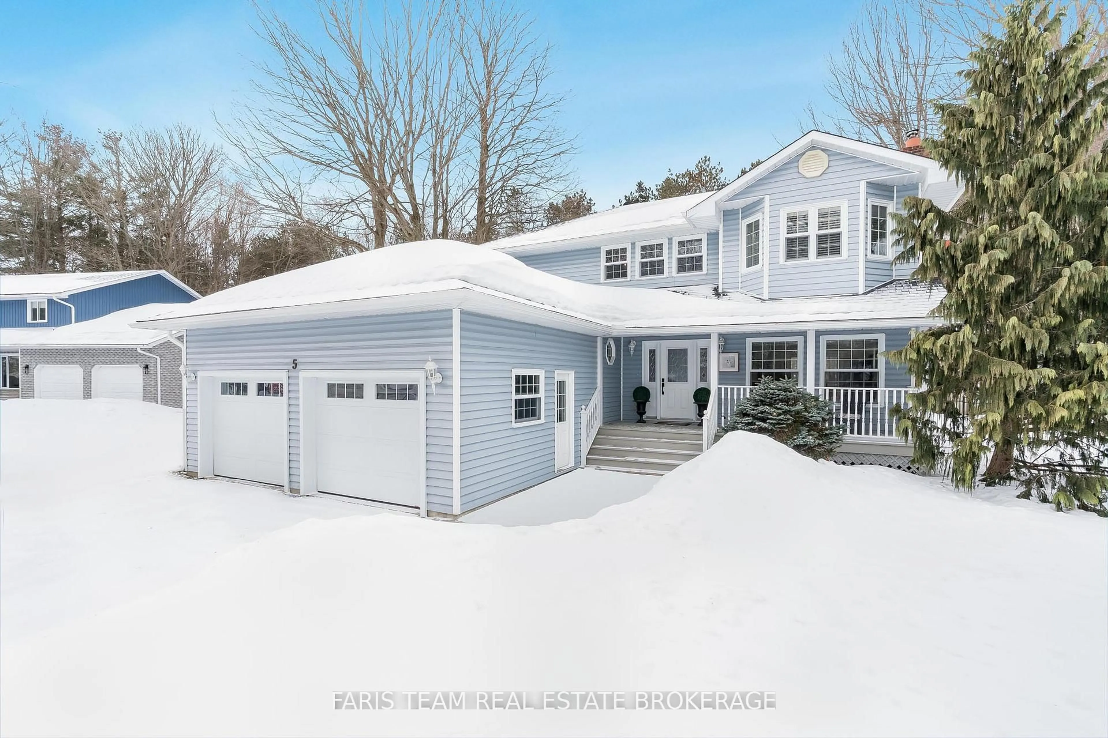 Home with vinyl exterior material, street for 5 Bailey Cres, Tiny Ontario L0L 2T0