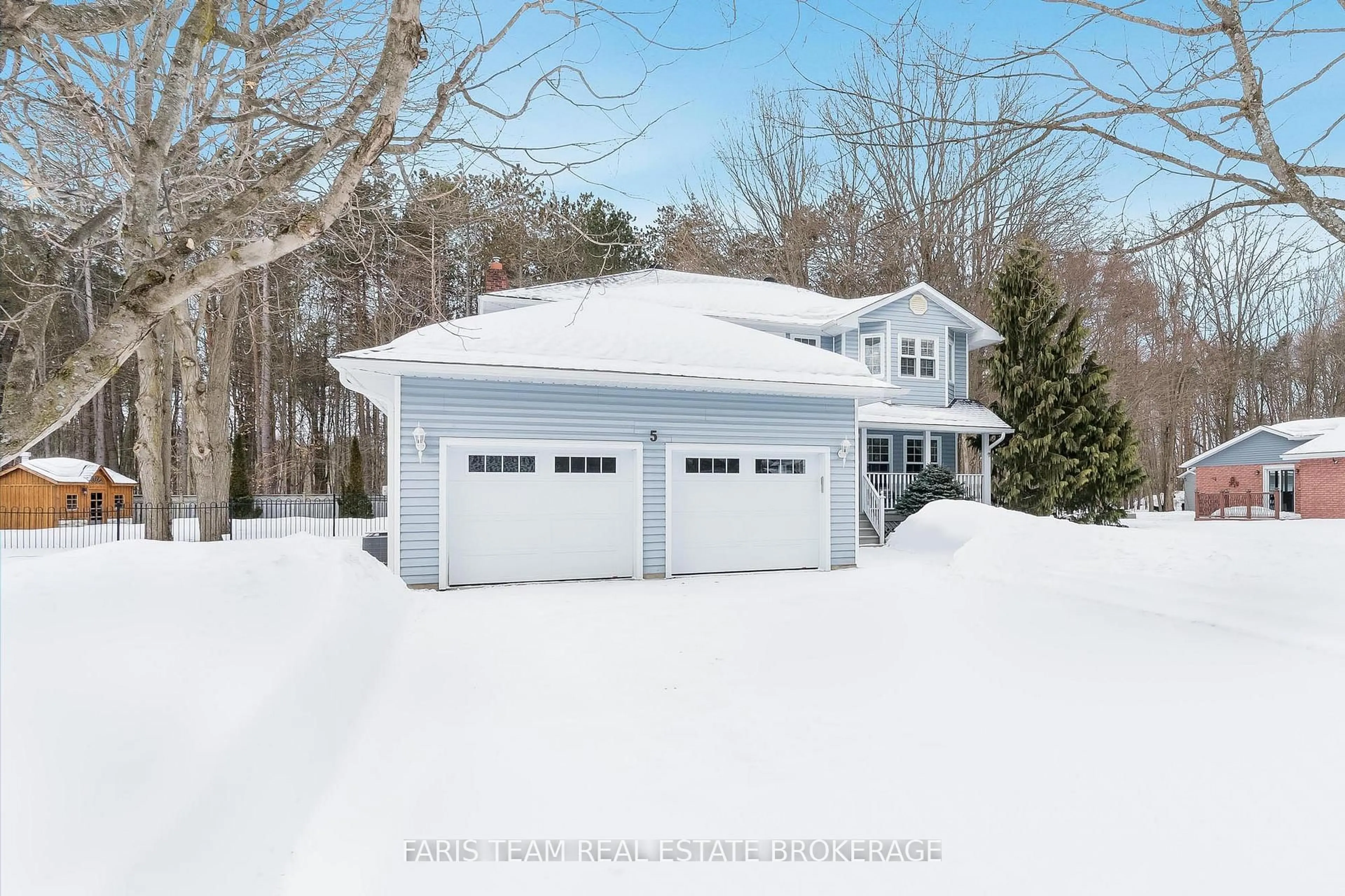 Indoor garage for 5 Bailey Cres, Tiny Ontario L0L 2T0