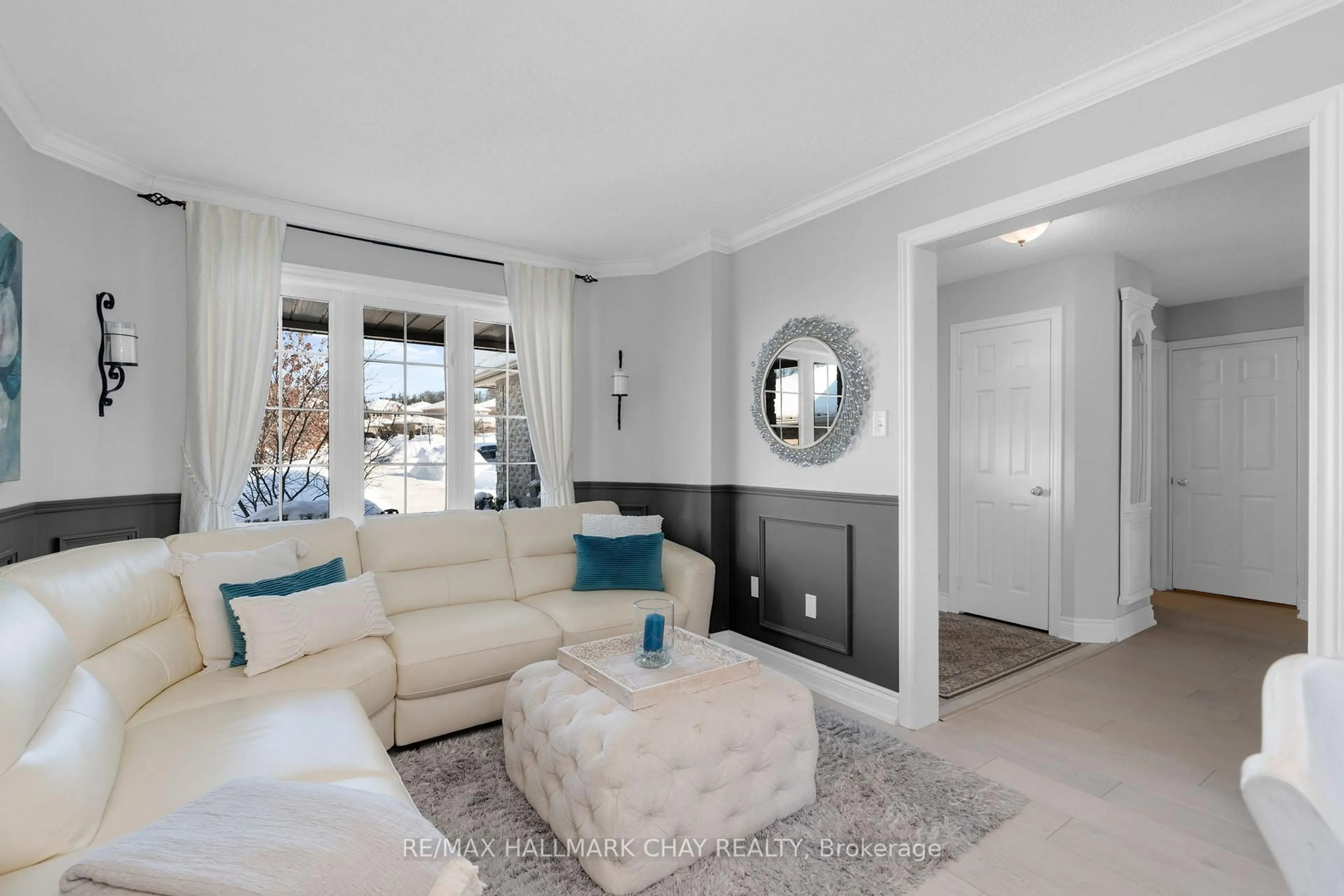 Living room with furniture, unknown for 12 Muir Dr, Barrie Ontario L4N 0H9