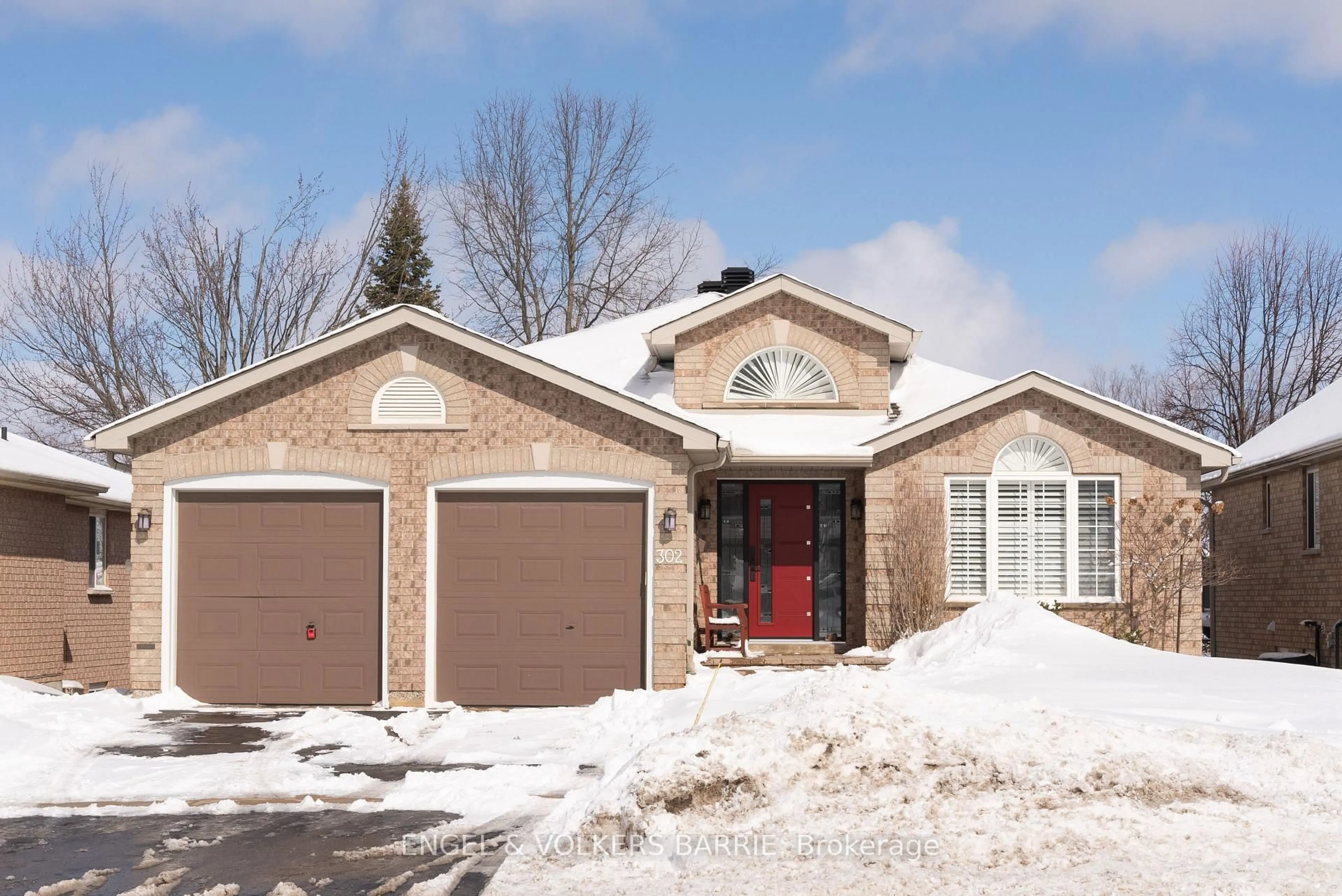 Home with brick exterior material, street for 302 Livingstone St, Barrie Ontario L4M 6P3