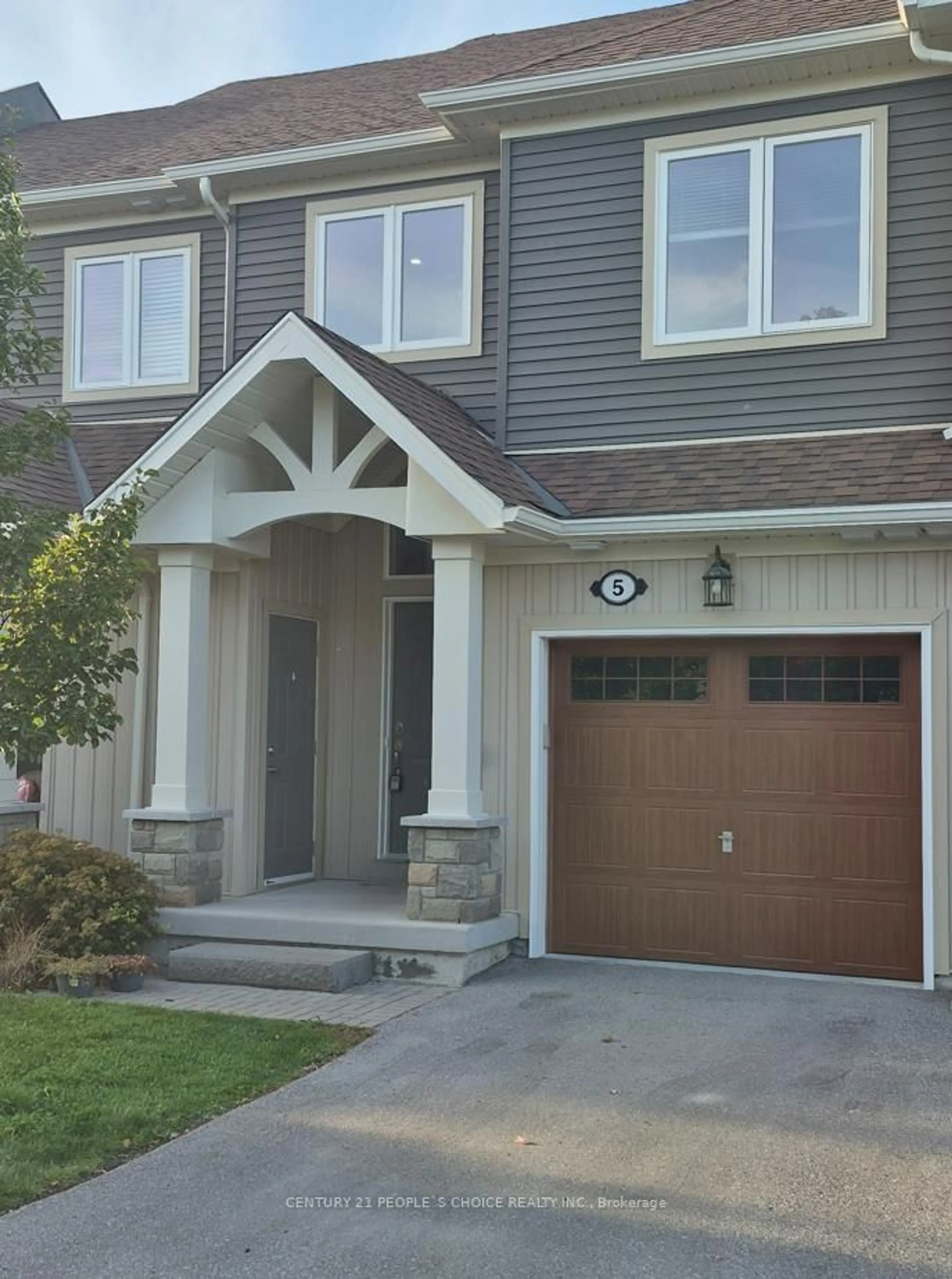 Home with vinyl exterior material, street for 5 Gregory Ave, Collingwood Ontario L9Y 0Z5