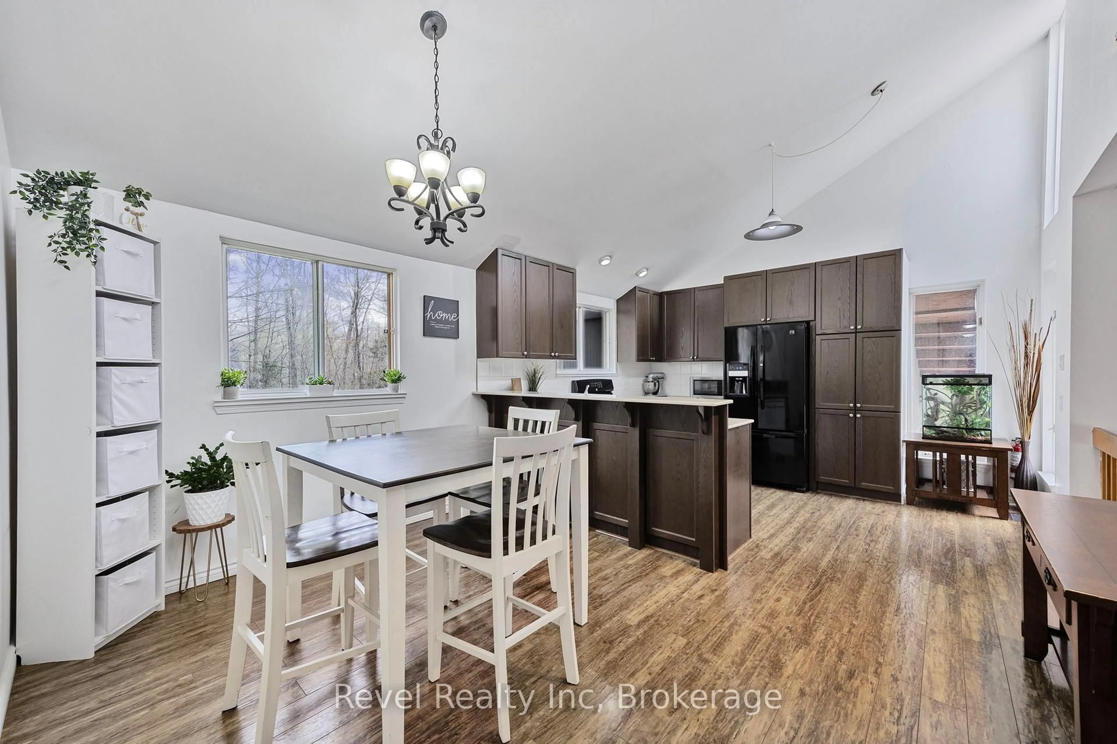 Open concept kitchen, unknown for 158 Desroches Tr, Tiny Ontario L9M 0H9