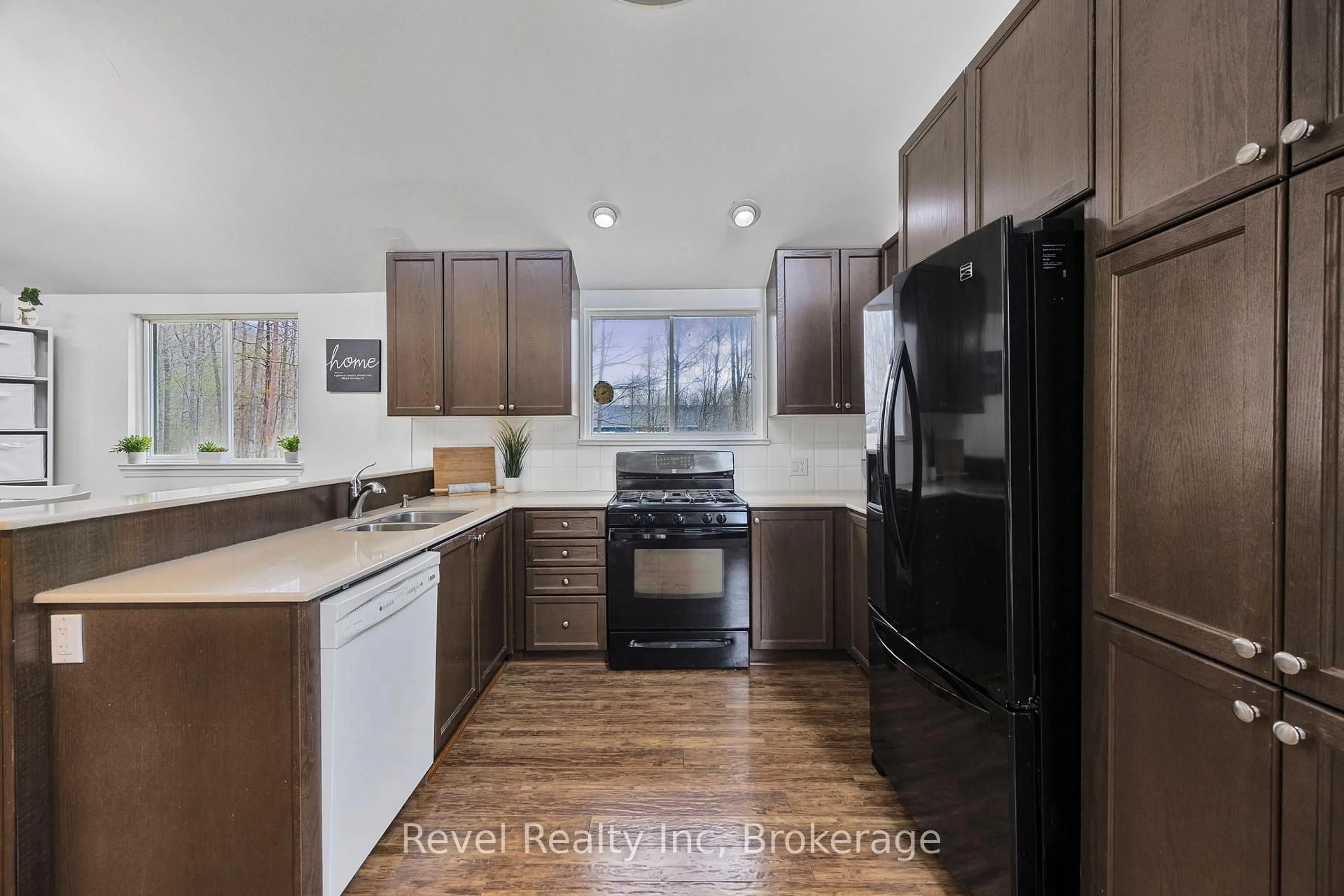 Open concept kitchen, unknown for 158 Desroches Tr, Tiny Ontario L9M 0H9