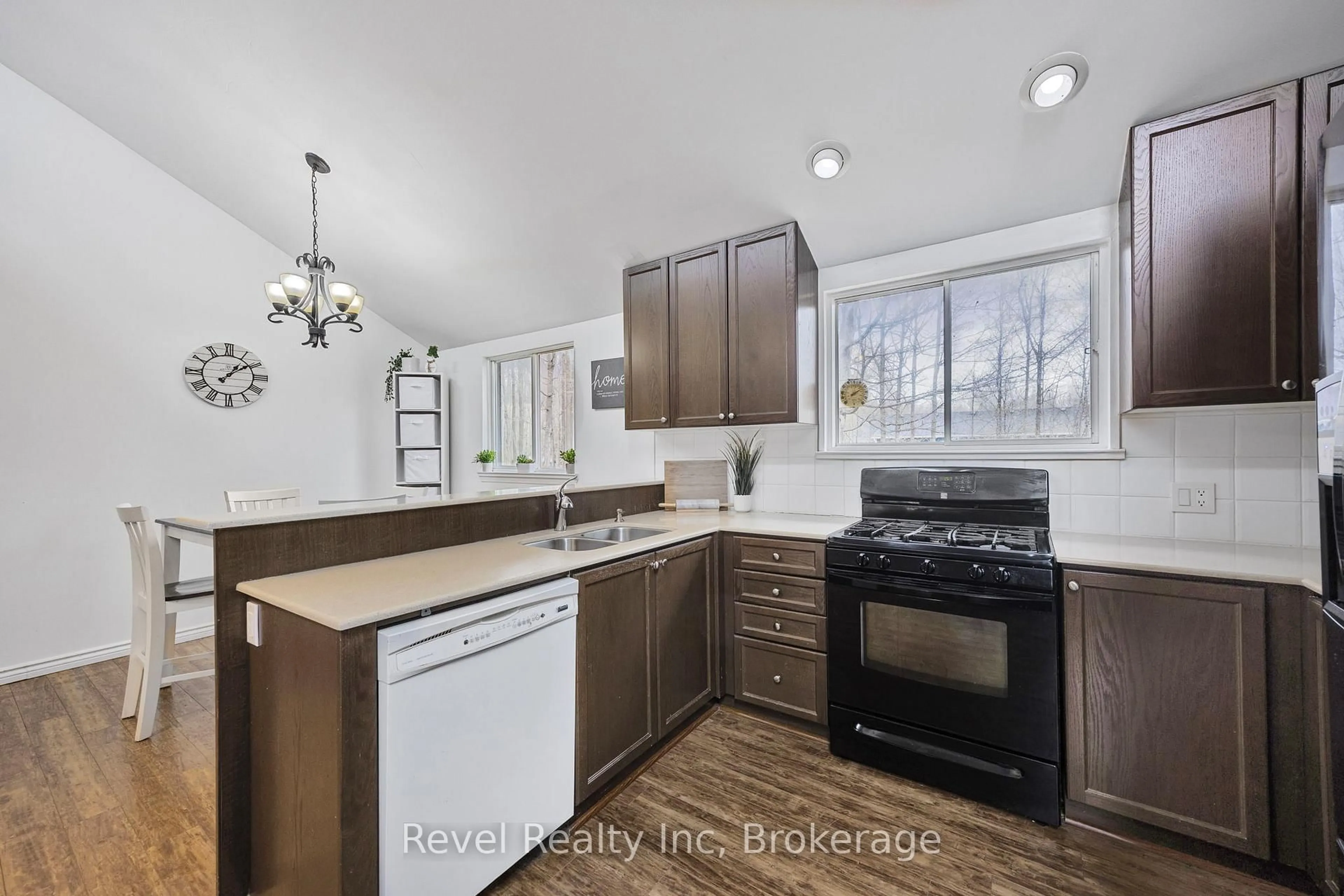 Open concept kitchen, unknown for 158 Desroches Tr, Tiny Ontario L9M 0H9