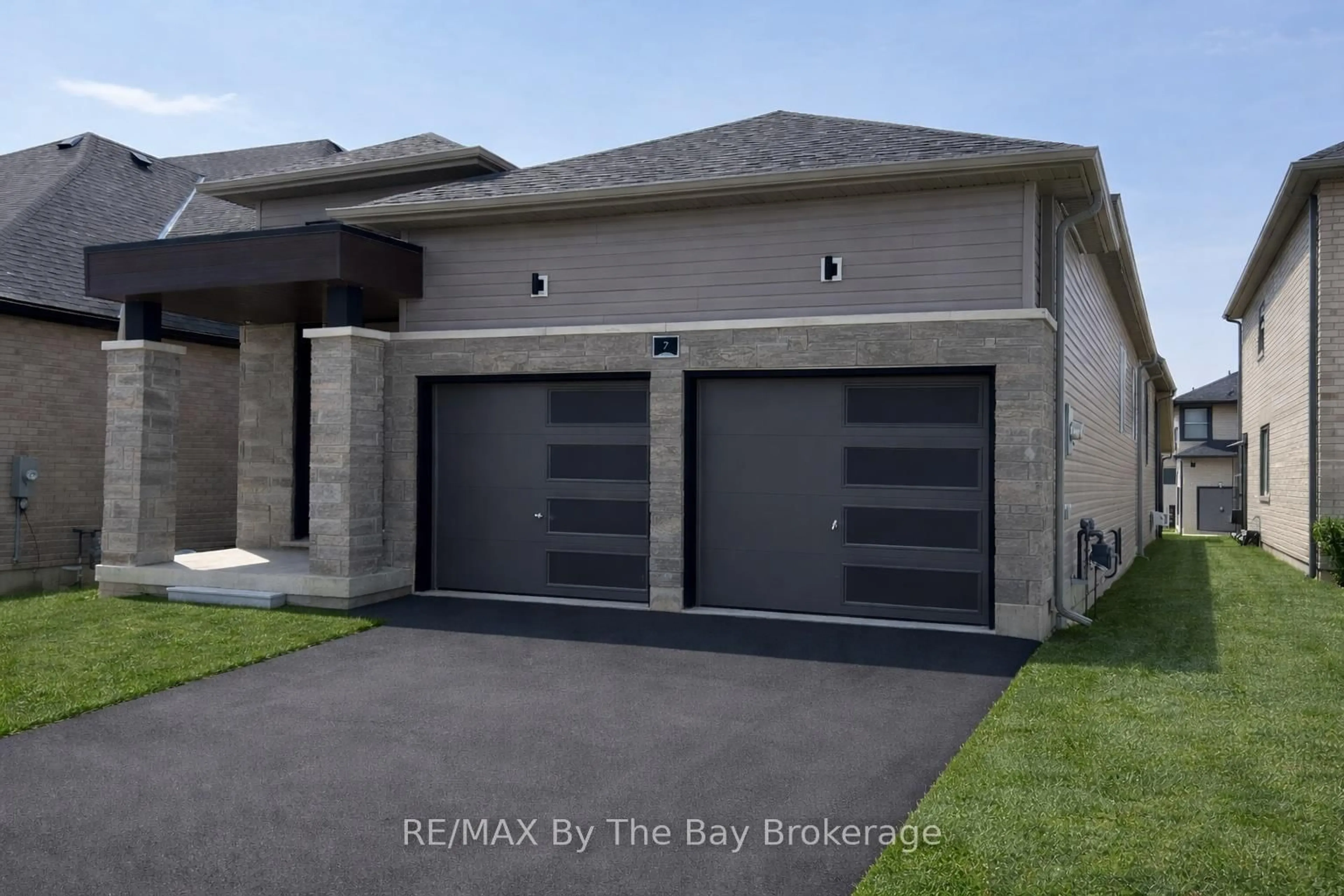 Unknown for 7 Rosanne Circ, Wasaga Beach Ontario L9Z 0N4