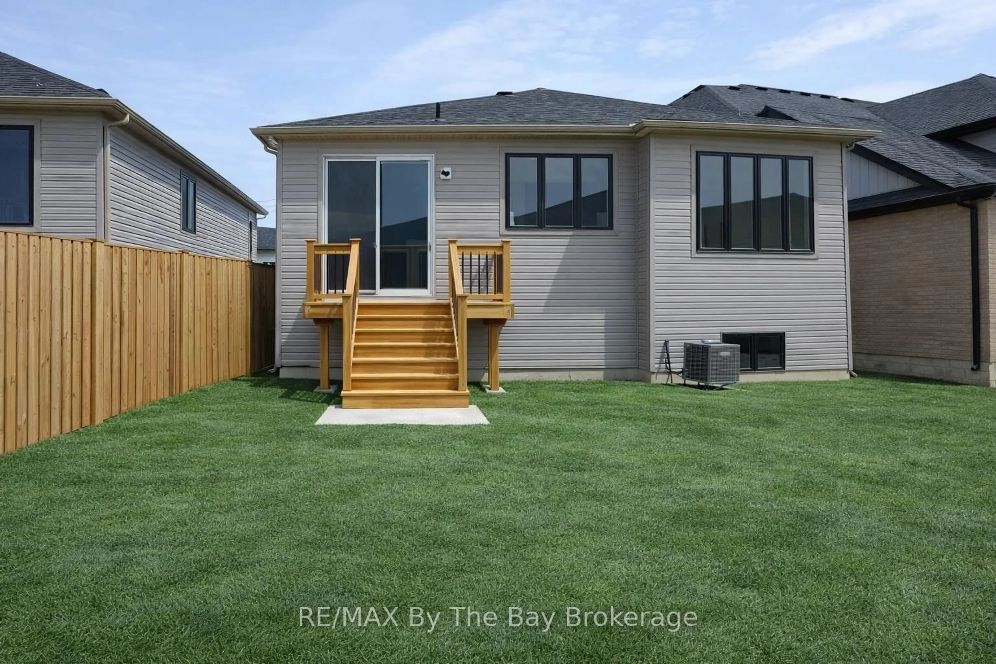 Unknown for 7 Rosanne Circ, Wasaga Beach Ontario L9Z 0N4